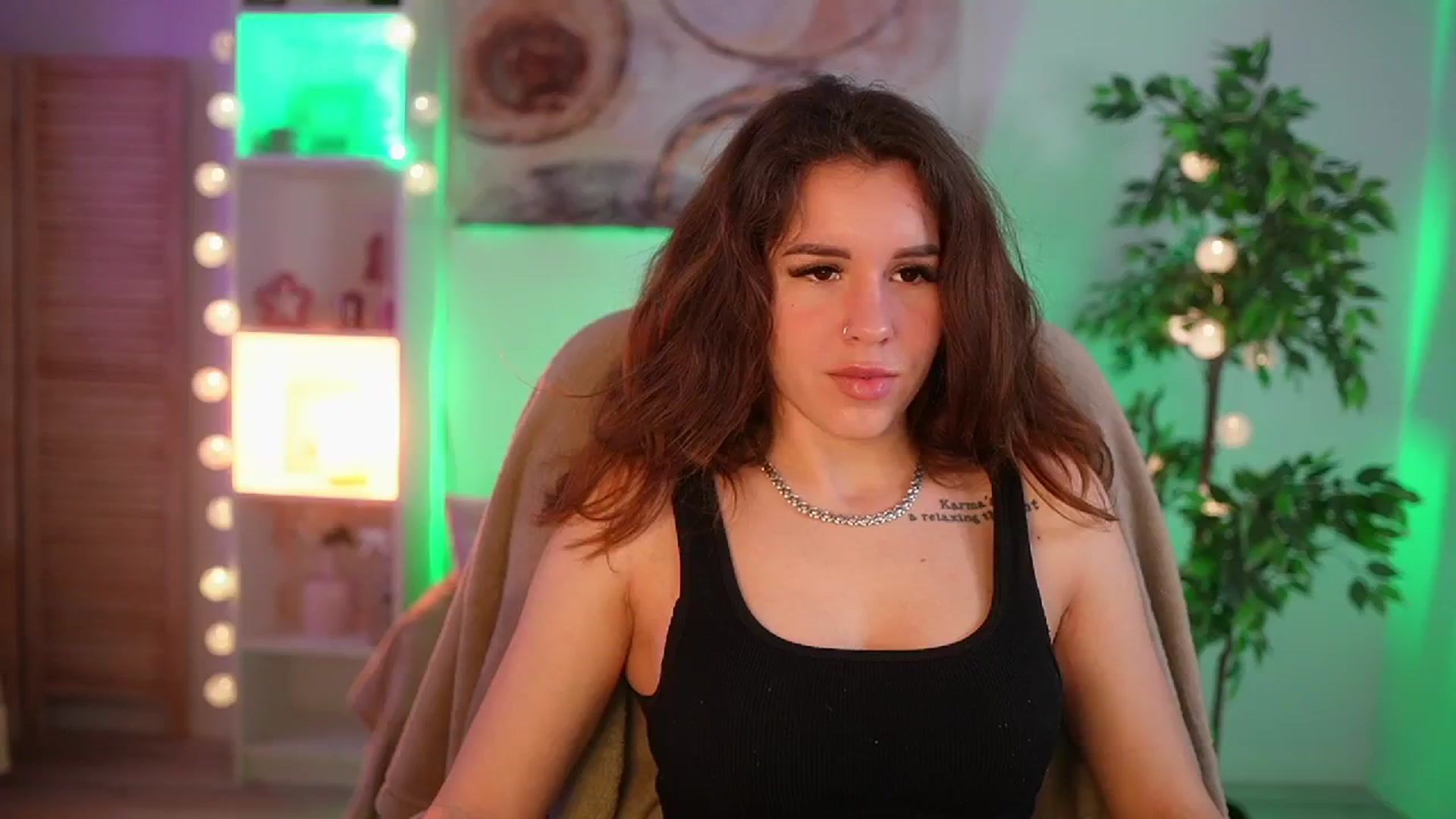 Gallery image thumbnail from Alyssa_Hall's myfreecams stream on, 03/24/2025, 16:11 image 16 of 20