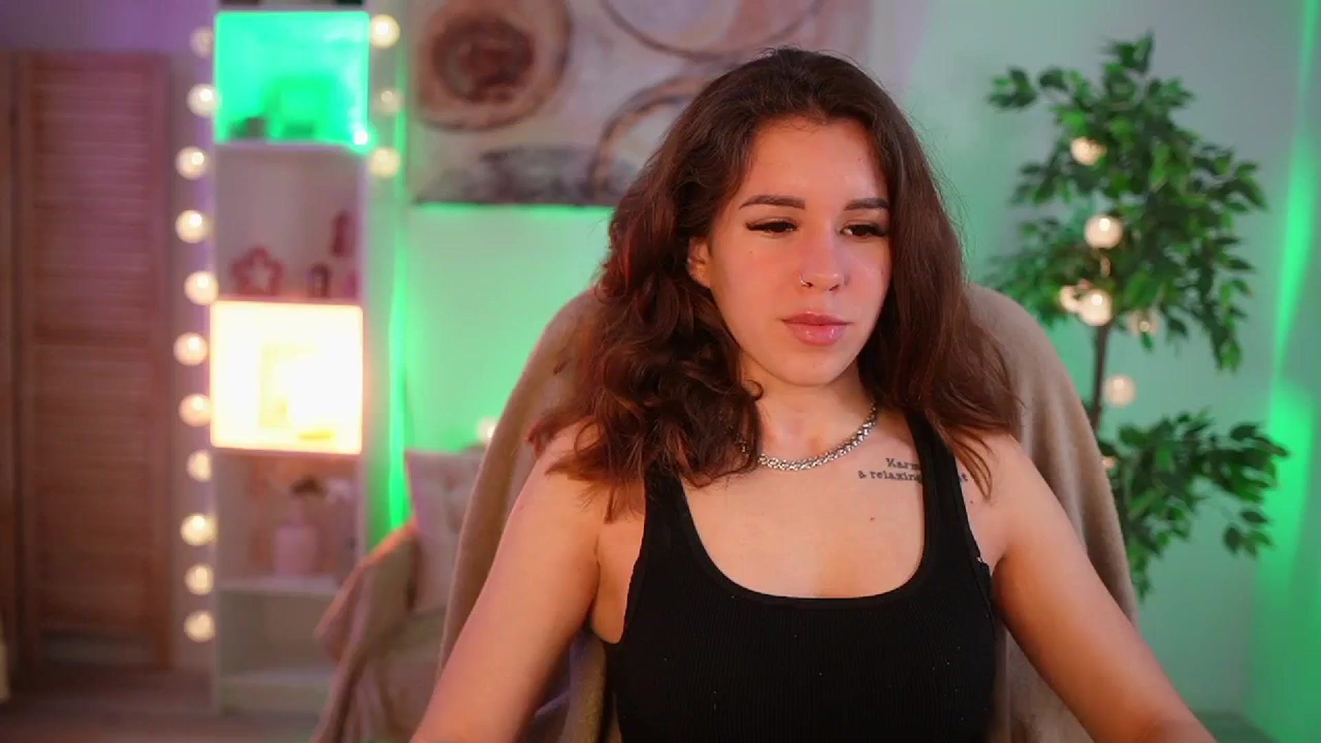 Gallery image thumbnail from Alyssa_Hall's myfreecams stream on, 03/24/2025, 16:11 image 5 of 20