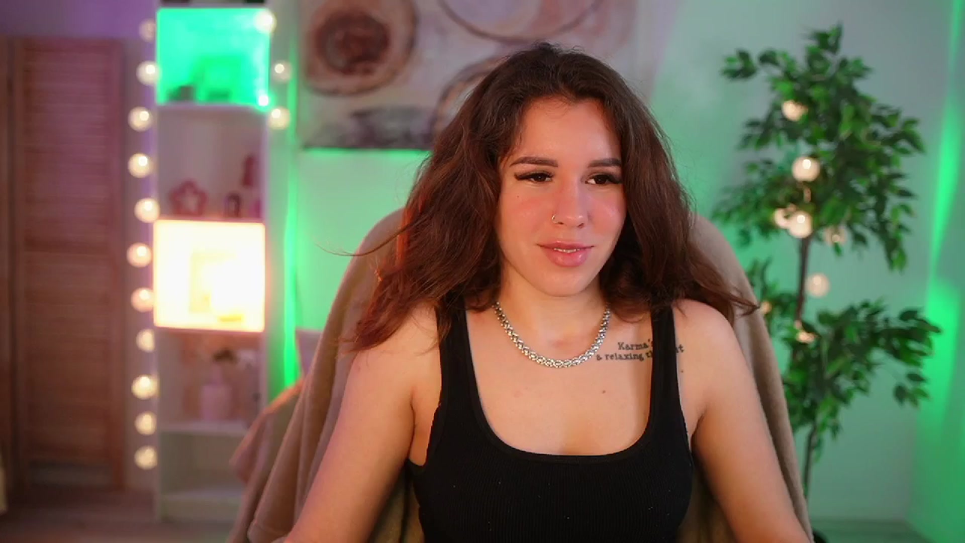 Gallery image thumbnail from Alyssa_Hall's myfreecams stream on, 03/24/2025, 16:11 image 15 of 20