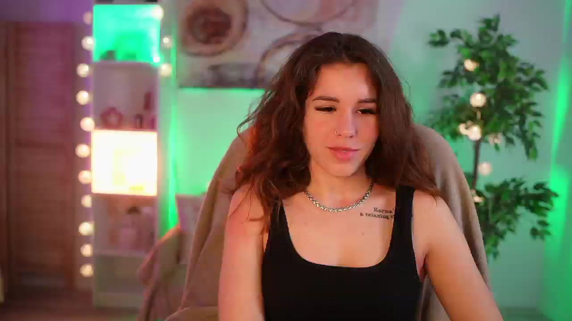 Gallery image thumbnail from Alyssa_Hall's myfreecams stream on, 03/24/2025, 18:02 image 3 of 20