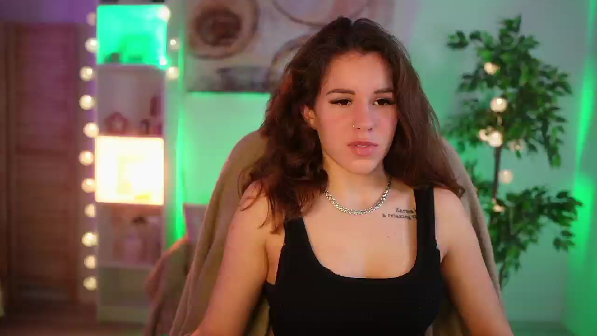 Gallery image thumbnail from Alyssa_Hall's myfreecams stream on, 03/24/2025, 18:02 image 15 of 20