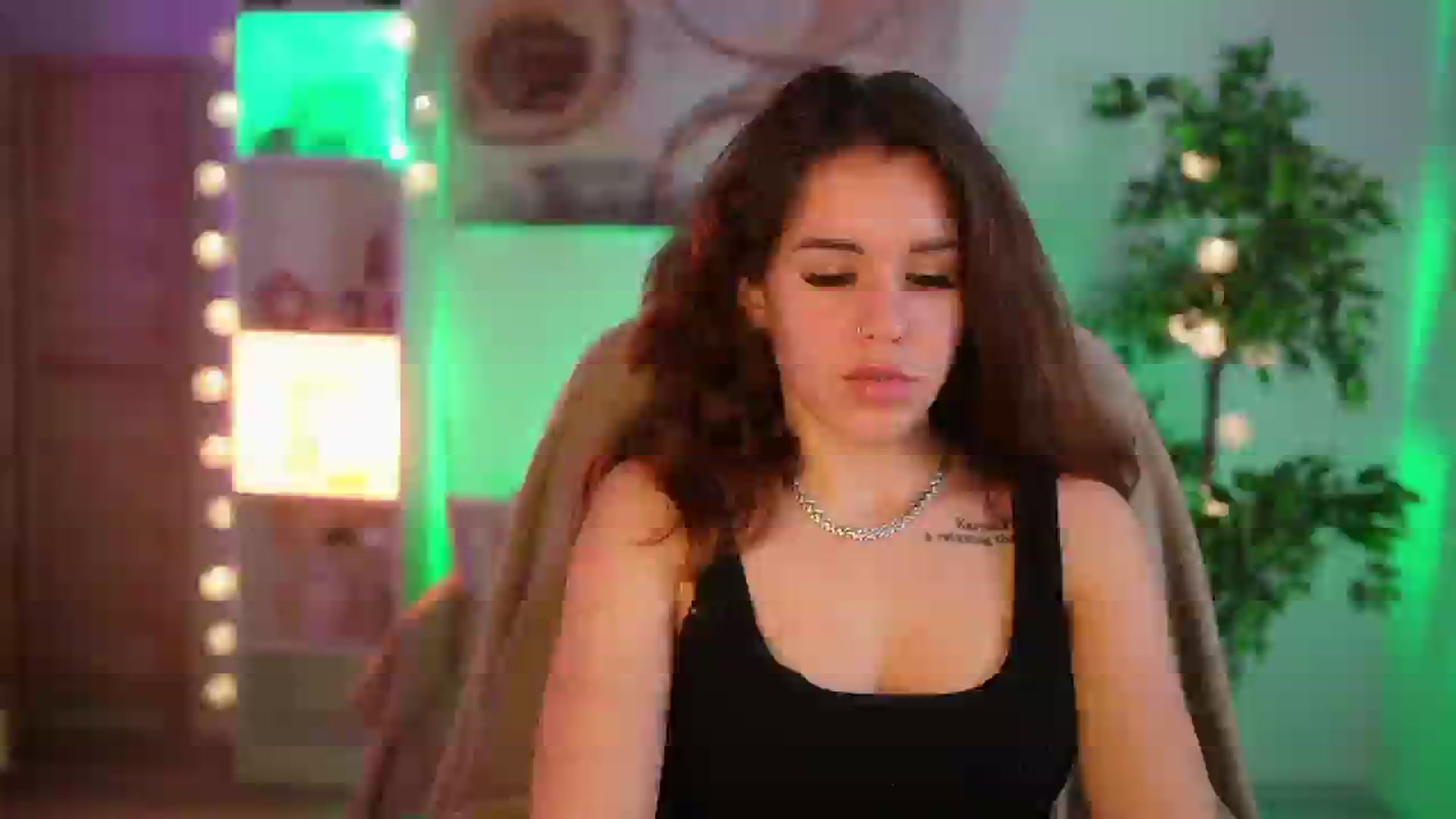 Gallery image thumbnail from Alyssa_Hall's myfreecams stream on, 03/24/2025, 18:02 image 16 of 20