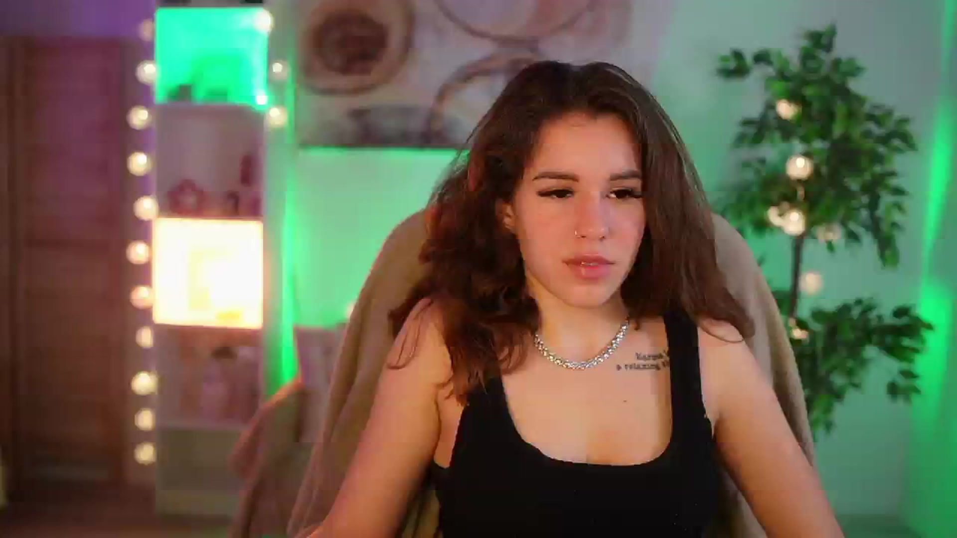 Gallery image thumbnail from Alyssa_Hall's myfreecams stream on, 03/24/2025, 18:02 image 18 of 20