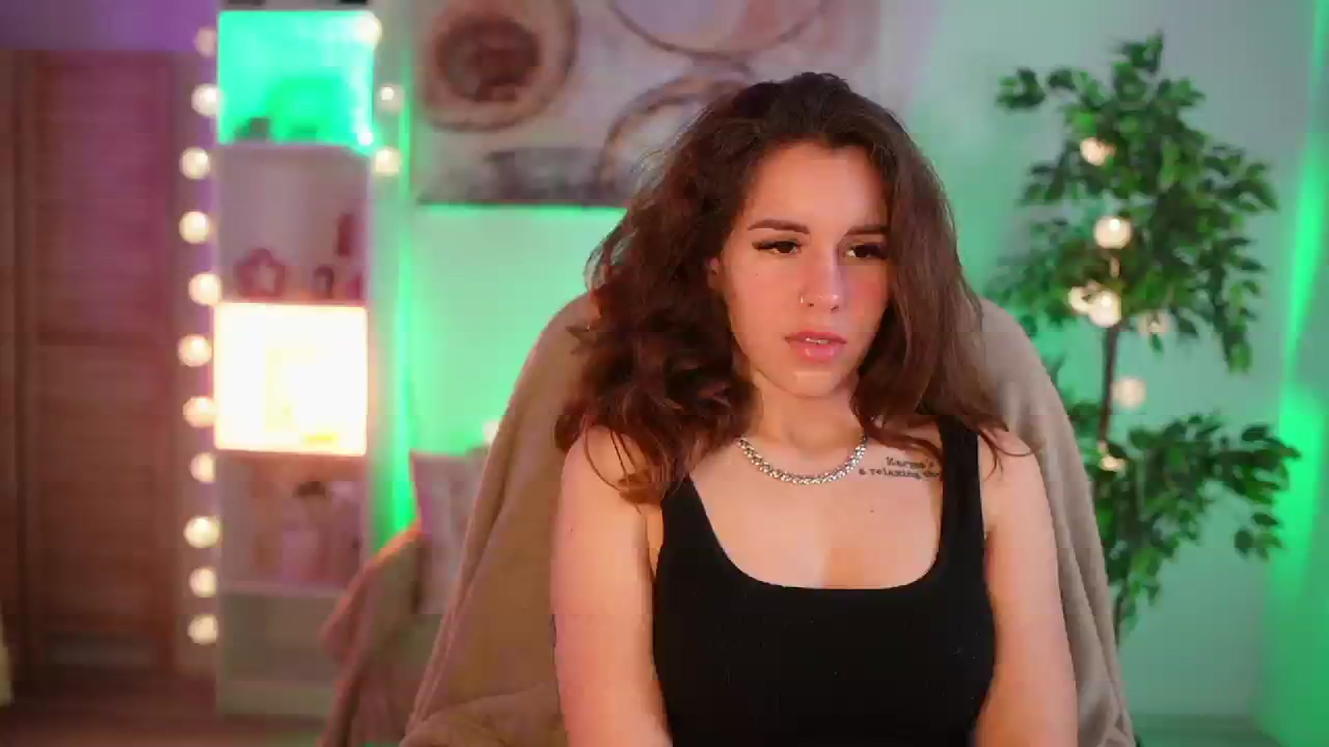 Gallery image thumbnail from Alyssa_Hall's myfreecams stream on, 03/24/2025, 18:52 image 18 of 20
