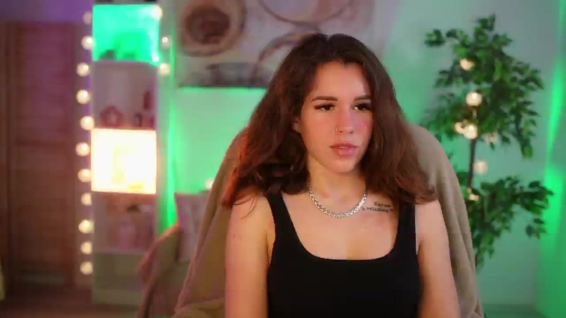 Gallery image thumbnail from Alyssa_Hall's myfreecams stream on, 03/24/2025, 18:52 image 10 of 20