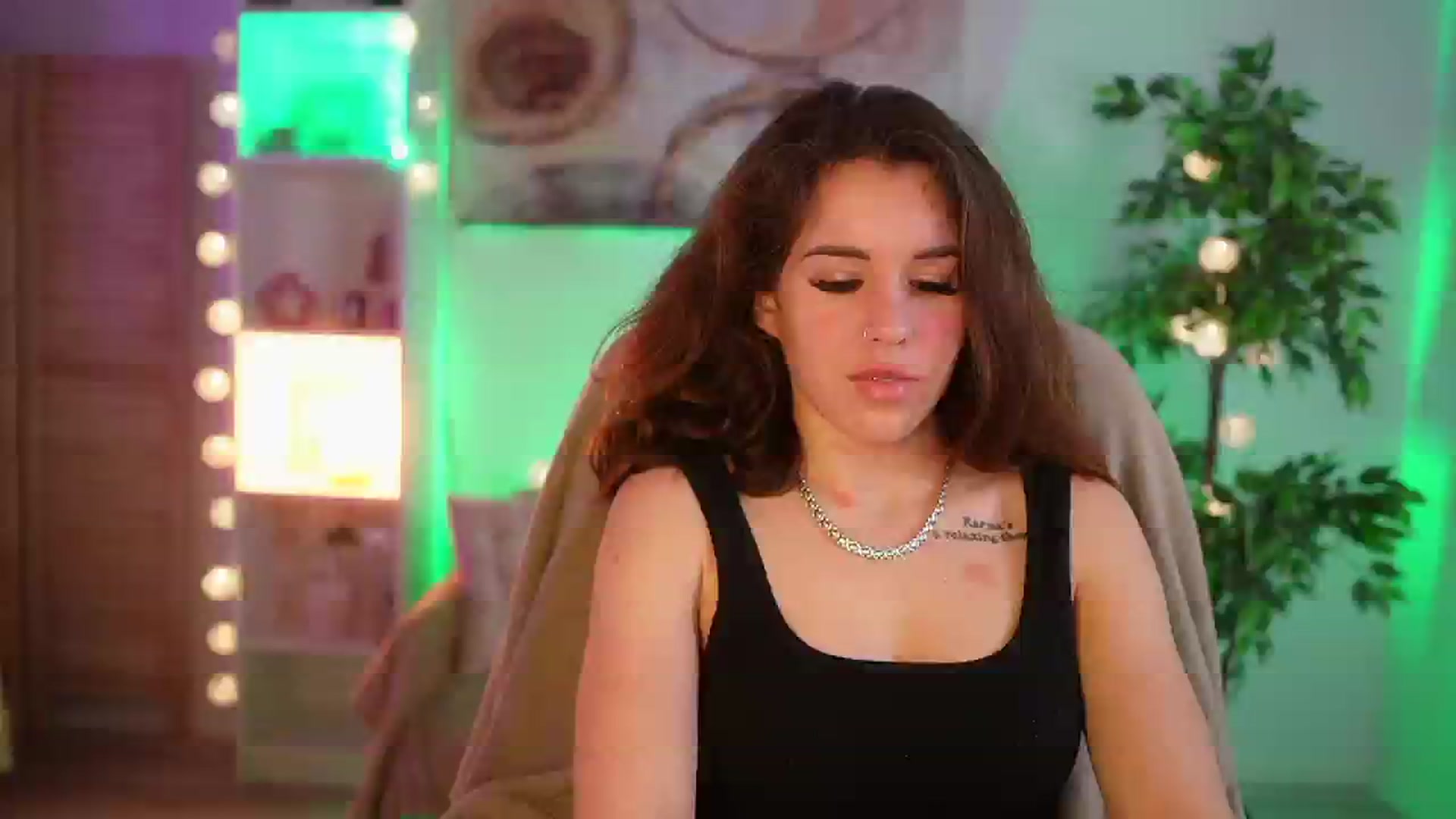 Gallery image thumbnail from Alyssa_Hall's myfreecams stream on, 03/24/2025, 18:52 image 7 of 20