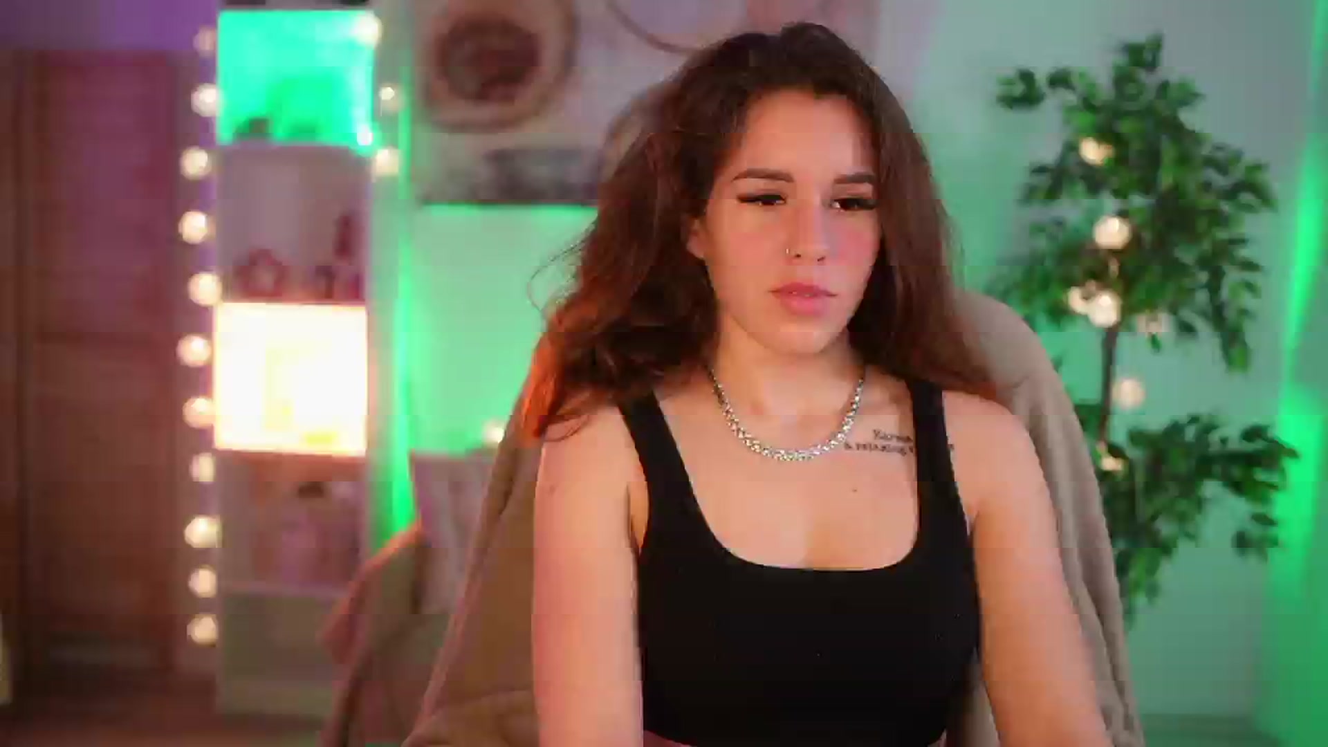 Gallery image thumbnail from Alyssa_Hall's myfreecams stream on, 03/24/2025, 18:52 image 14 of 20