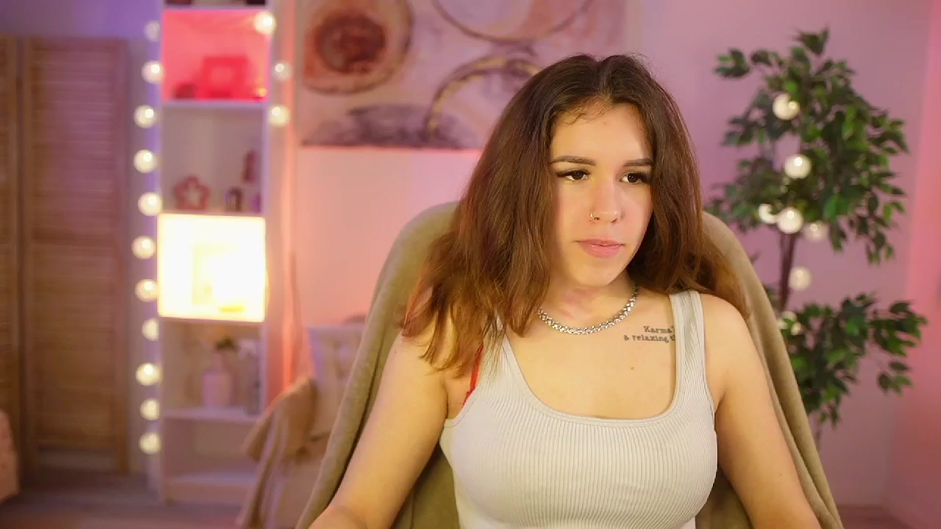Gallery image thumbnail from Alyssa_Hall's myfreecams stream on, 03/25/2025, 15:04 image 10 of 20
