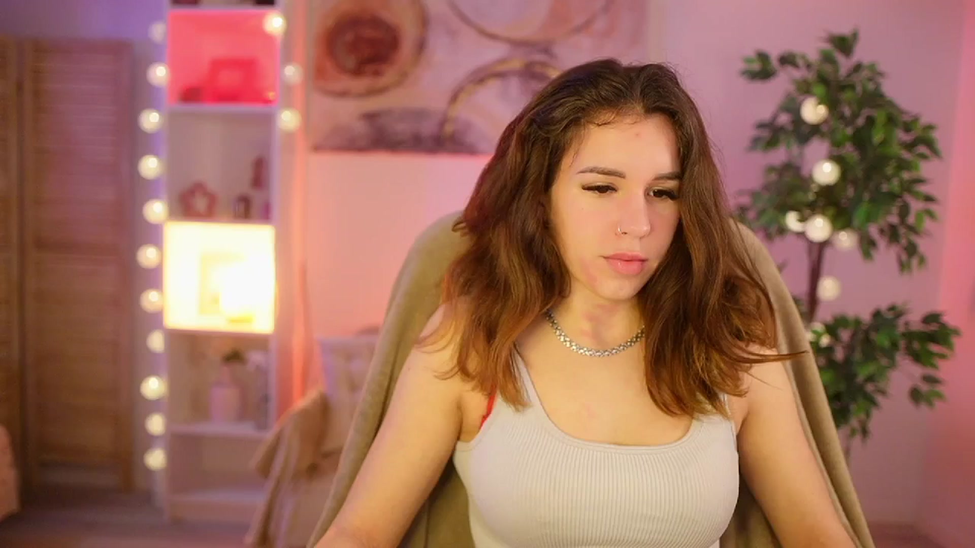 Gallery image thumbnail from Alyssa_Hall's myfreecams stream on, 03/25/2025, 15:04 image 12 of 20