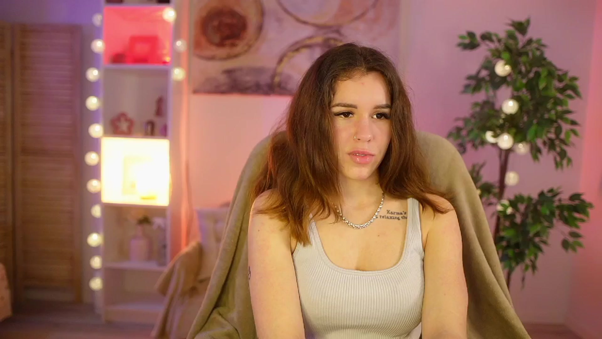 Gallery image thumbnail from Alyssa_Hall's myfreecams stream on, 03/25/2025, 15:04 image 2 of 20