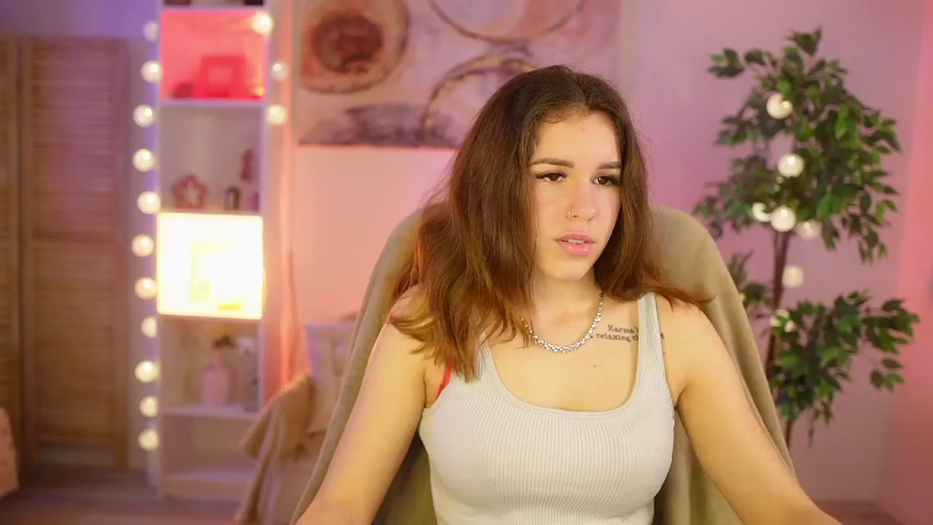Gallery image thumbnail from Alyssa_Hall's myfreecams stream on, 03/25/2025, 15:04 image 1 of 20
