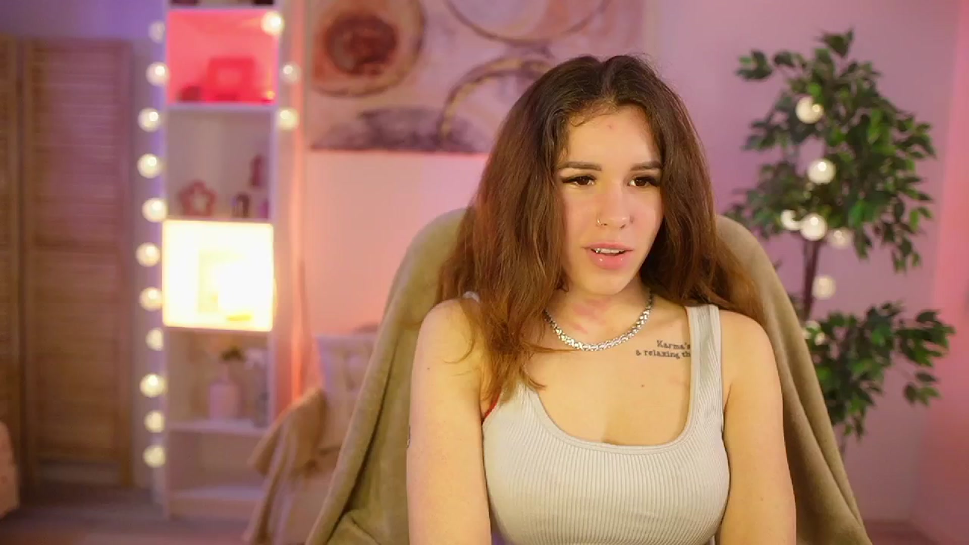 Gallery image thumbnail from Alyssa_Hall's myfreecams stream on, 03/25/2025, 15:04 image 9 of 20