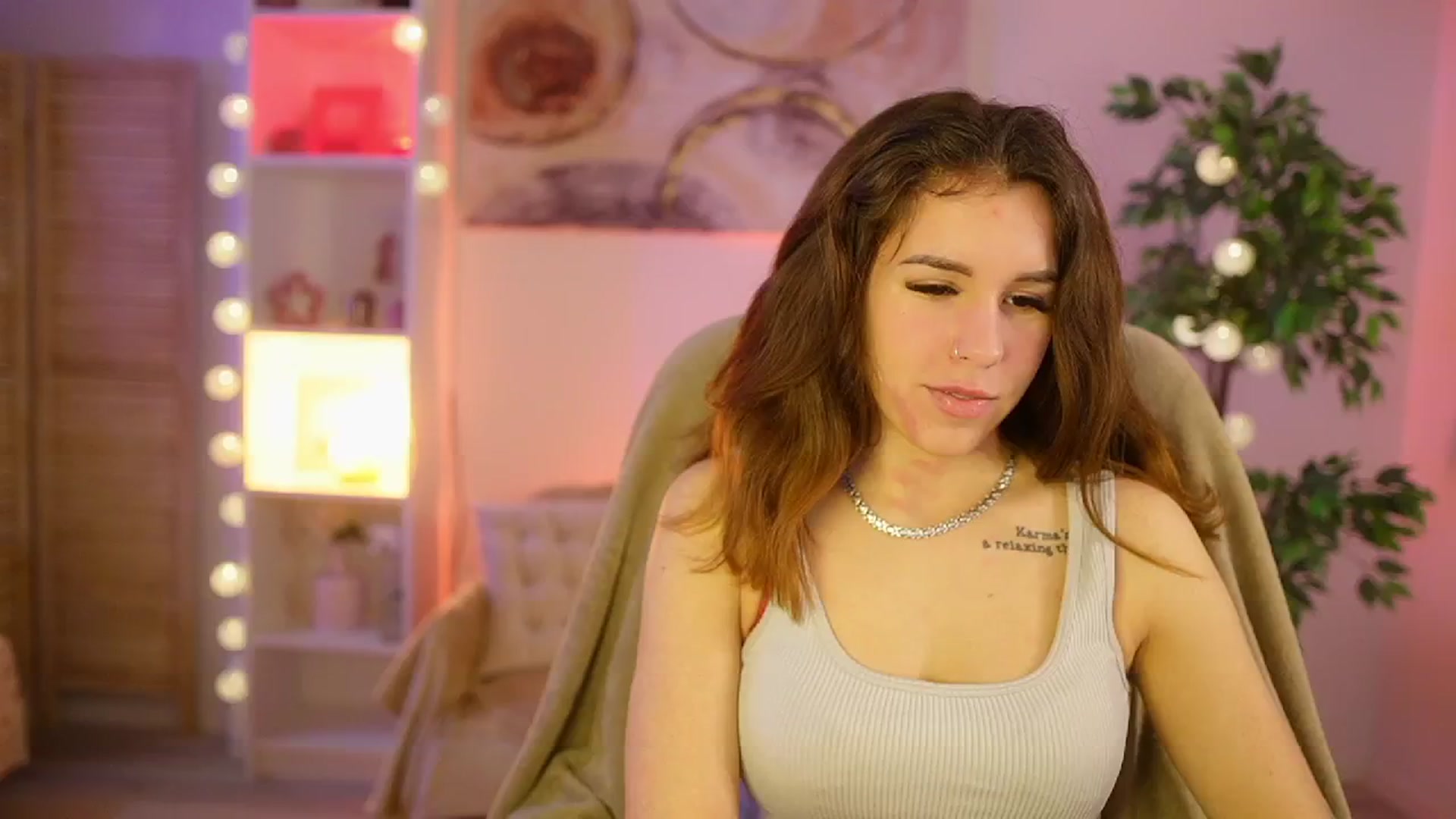 Gallery image thumbnail from Alyssa_Hall's myfreecams stream on, 03/25/2025, 15:04 image 13 of 20