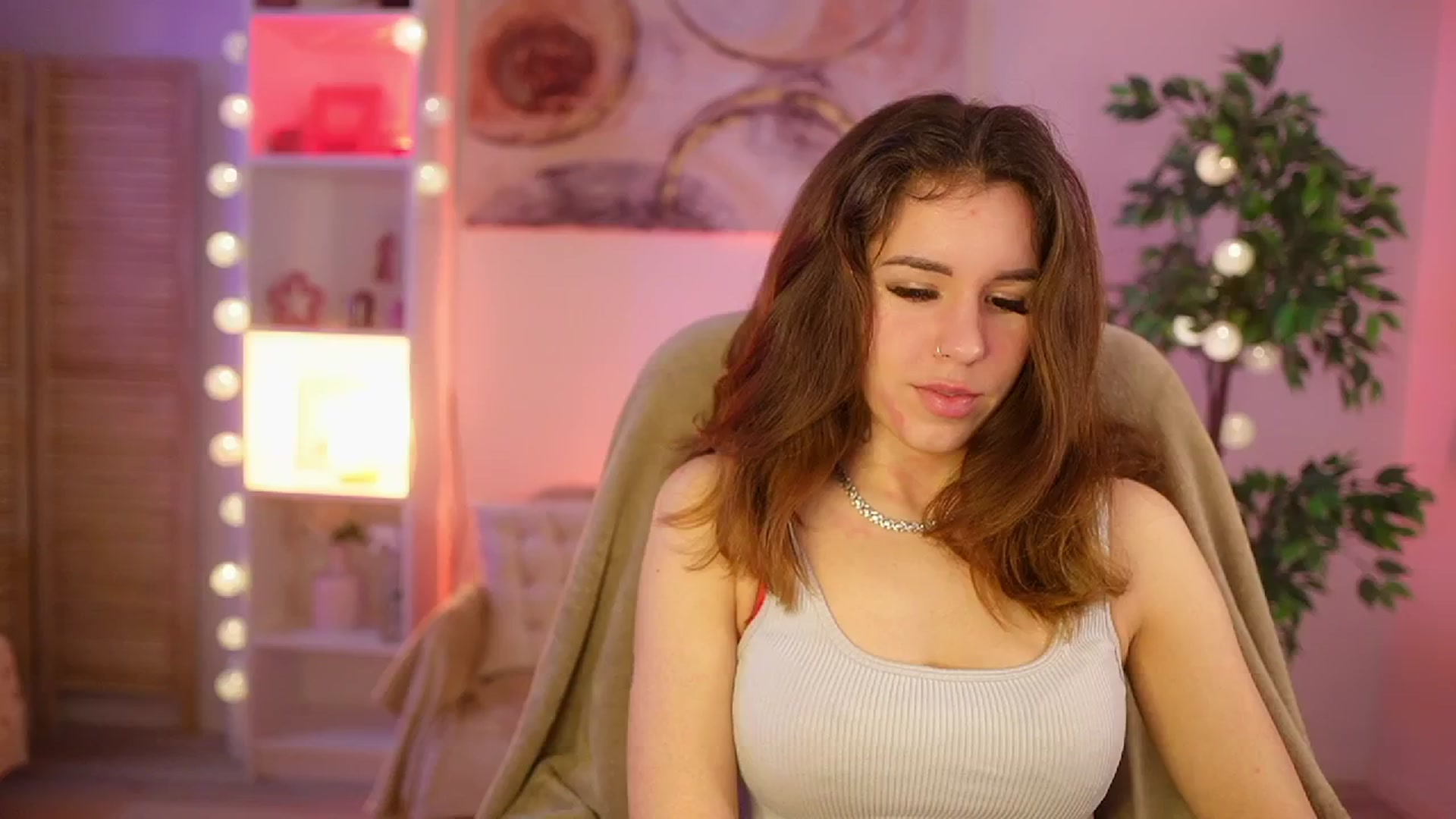 Gallery image thumbnail from Alyssa_Hall's myfreecams stream on, 03/25/2025, 15:04 image 15 of 20