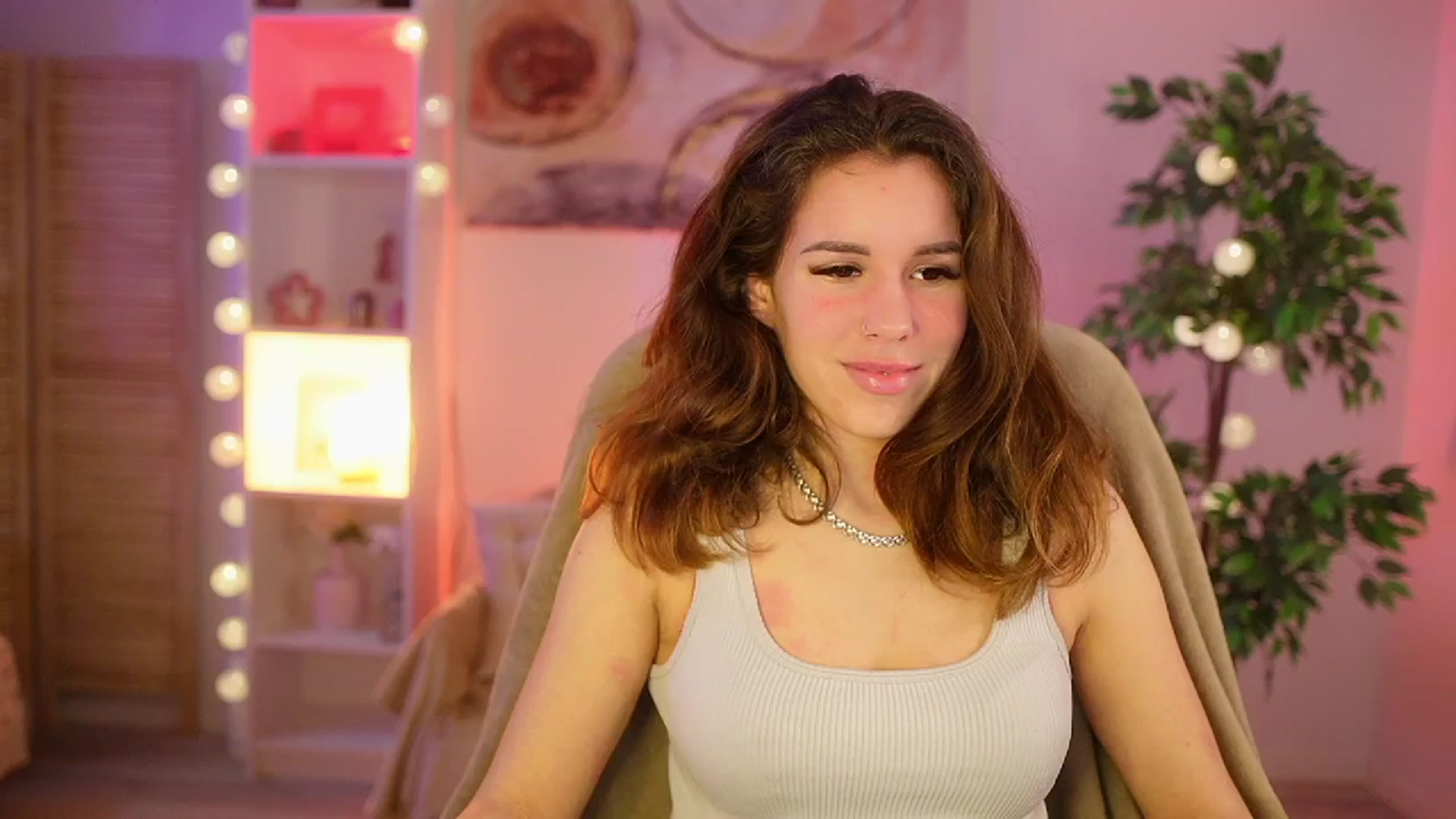 Gallery image thumbnail from Alyssa_Hall's myfreecams stream on, 03/25/2025, 15:52 image 1 of 20