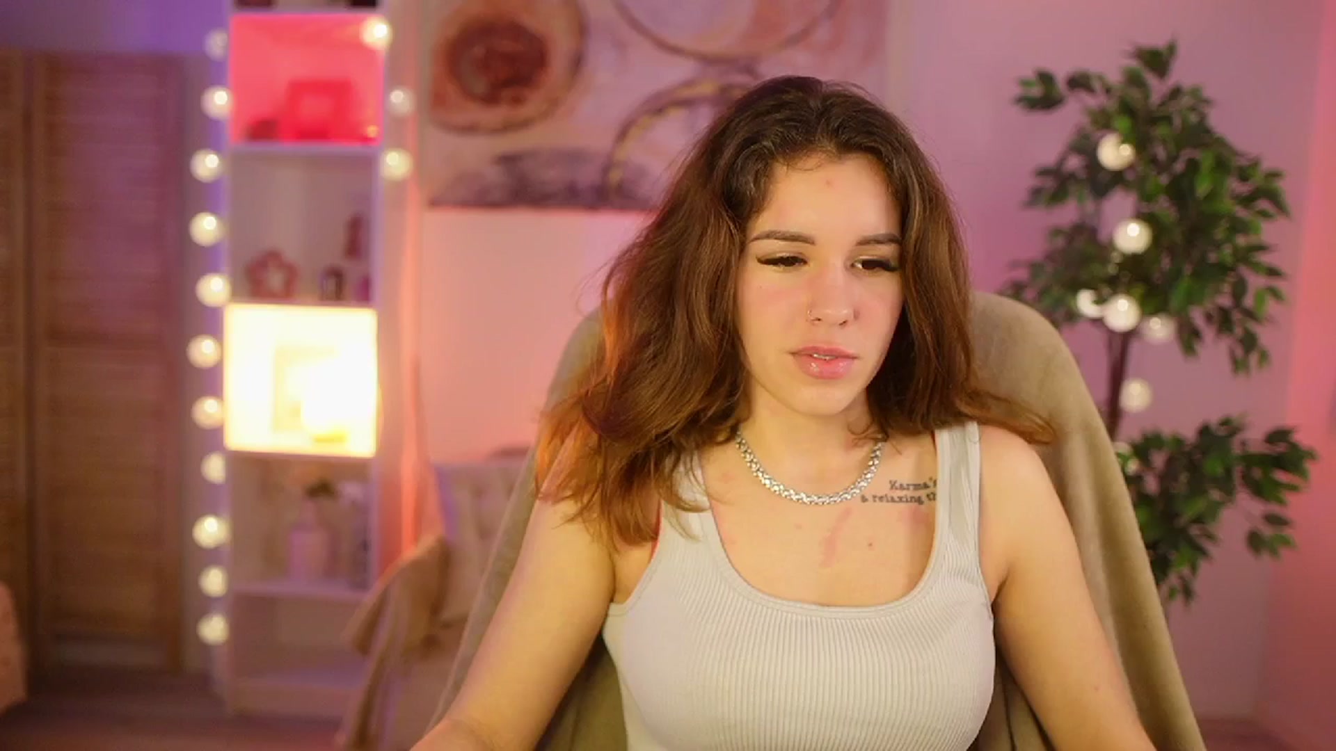 Gallery image thumbnail from Alyssa_Hall's myfreecams stream on, 03/25/2025, 15:52 image 17 of 20