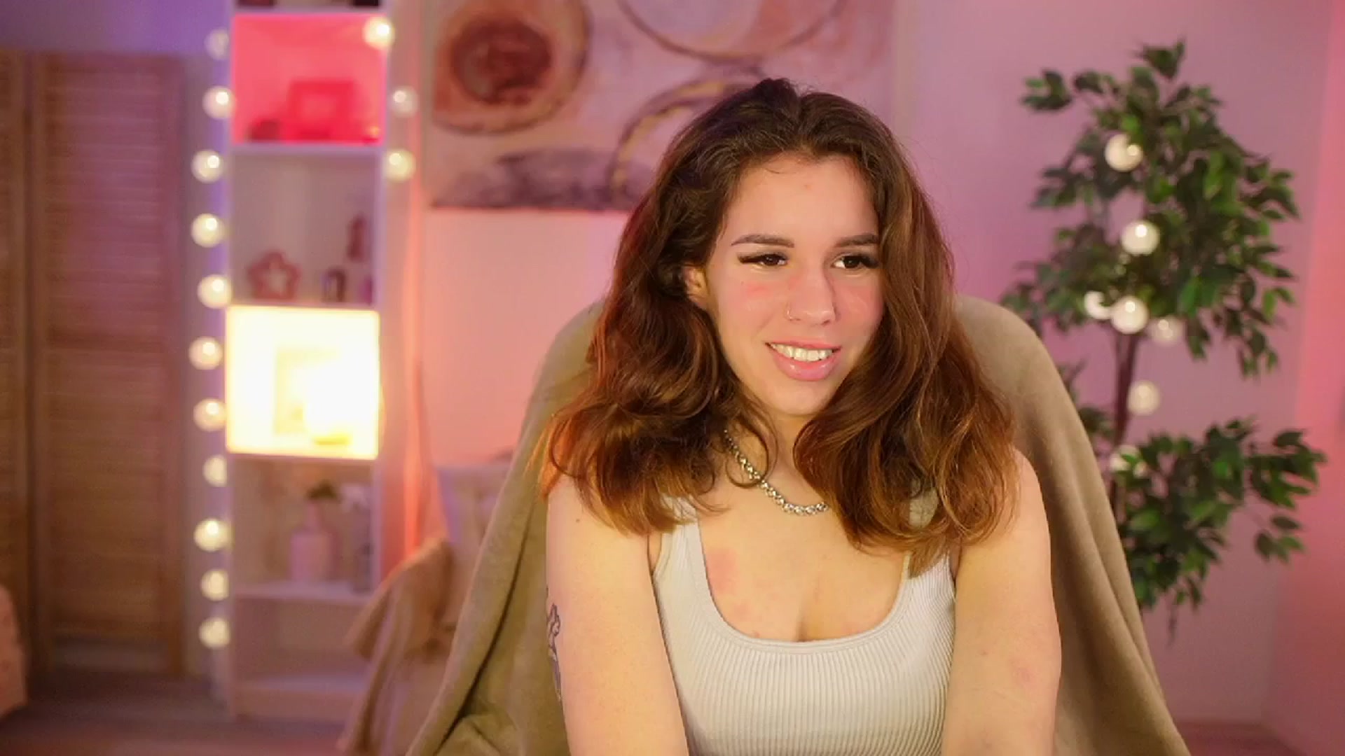 Gallery image thumbnail from Alyssa_Hall's myfreecams stream on, 03/25/2025, 15:52 image 2 of 20