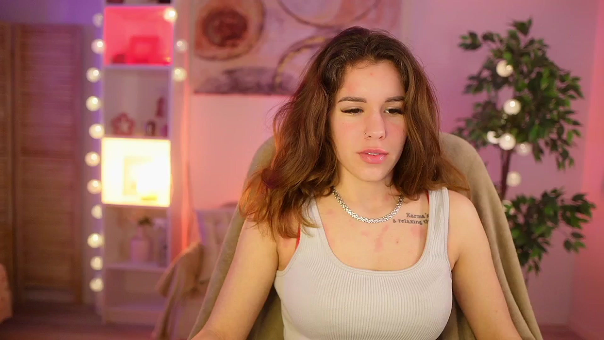 Gallery image thumbnail from Alyssa_Hall's myfreecams stream on, 03/25/2025, 15:52 image 13 of 20
