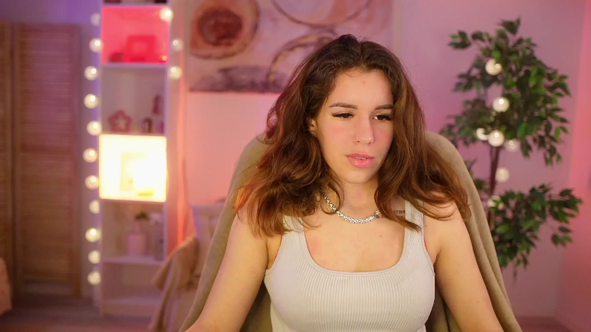 Gallery image thumbnail from Alyssa_Hall's myfreecams stream on, 03/25/2025, 15:52 image 4 of 20