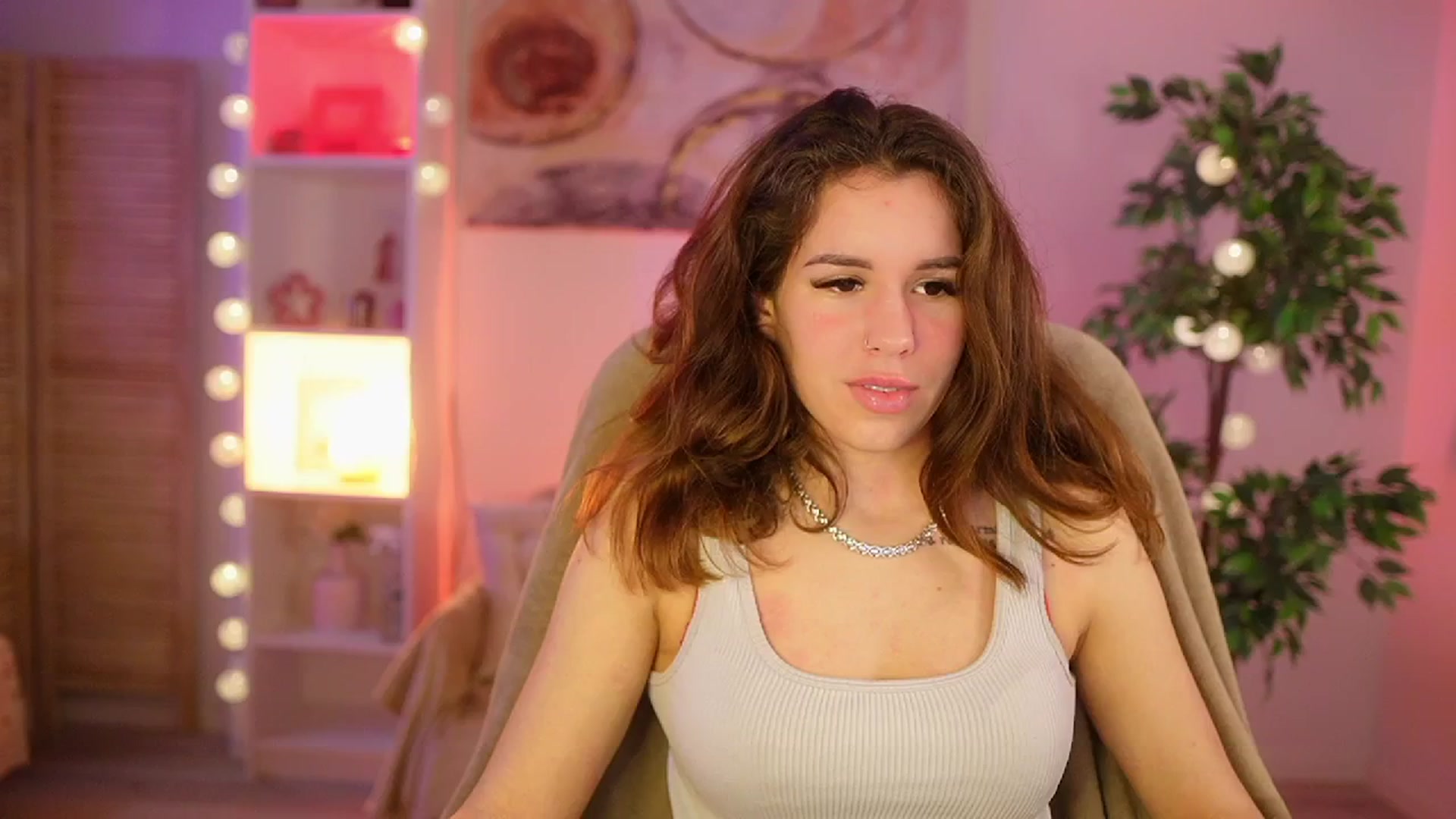 Gallery image thumbnail from Alyssa_Hall's myfreecams stream on, 03/25/2025, 15:52 image 5 of 20