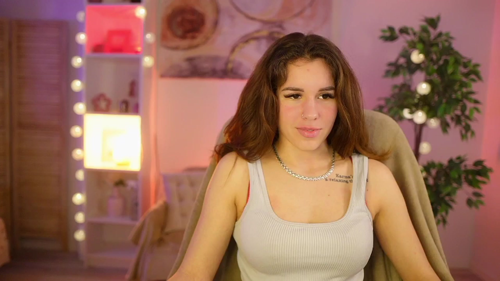 Gallery image thumbnail from Alyssa_Hall's myfreecams stream on, 03/25/2025, 15:52 image 9 of 20