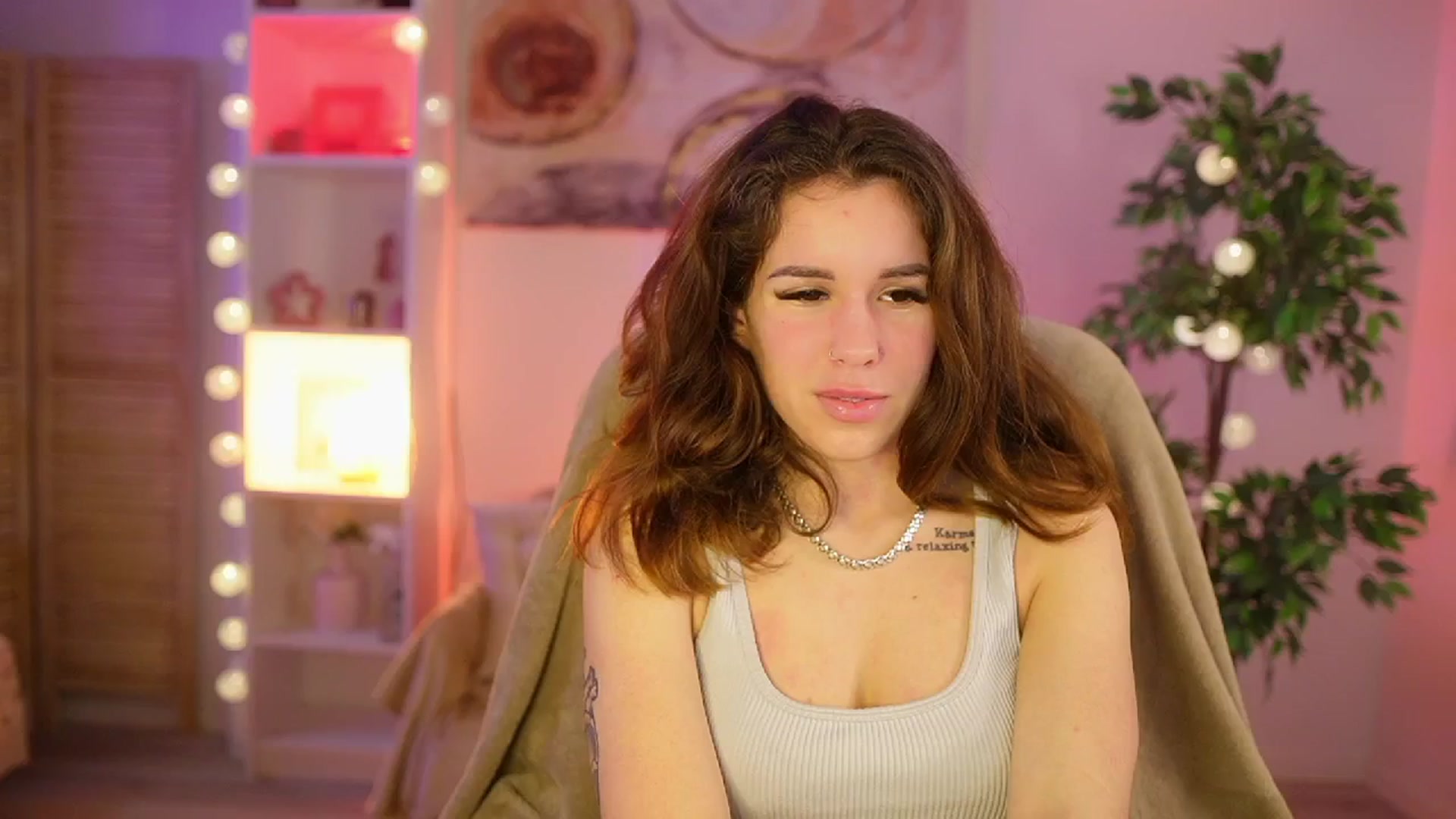 Gallery image thumbnail from Alyssa_Hall's myfreecams stream on, 03/25/2025, 15:52 image 7 of 20