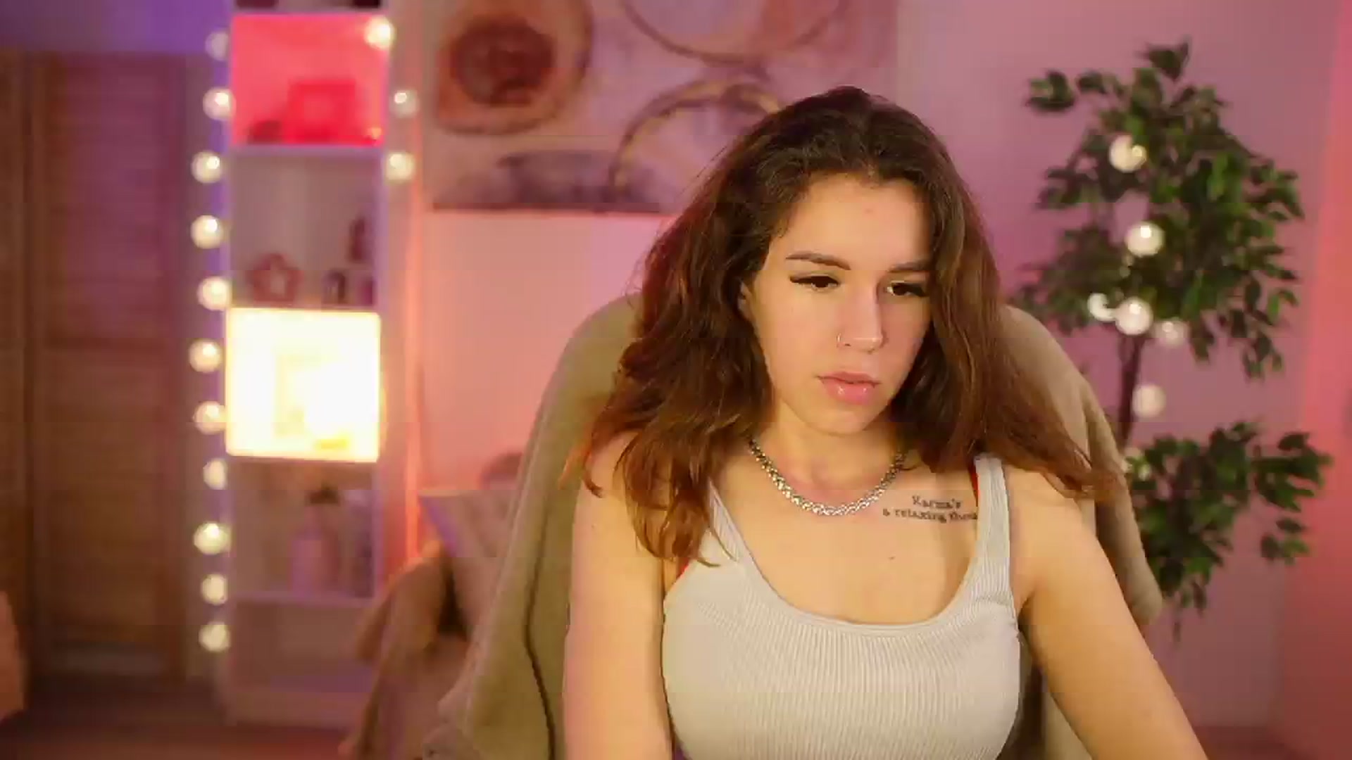 Gallery image thumbnail from Alyssa_Hall's myfreecams stream on, 03/25/2025, 18:03 image 10 of 20