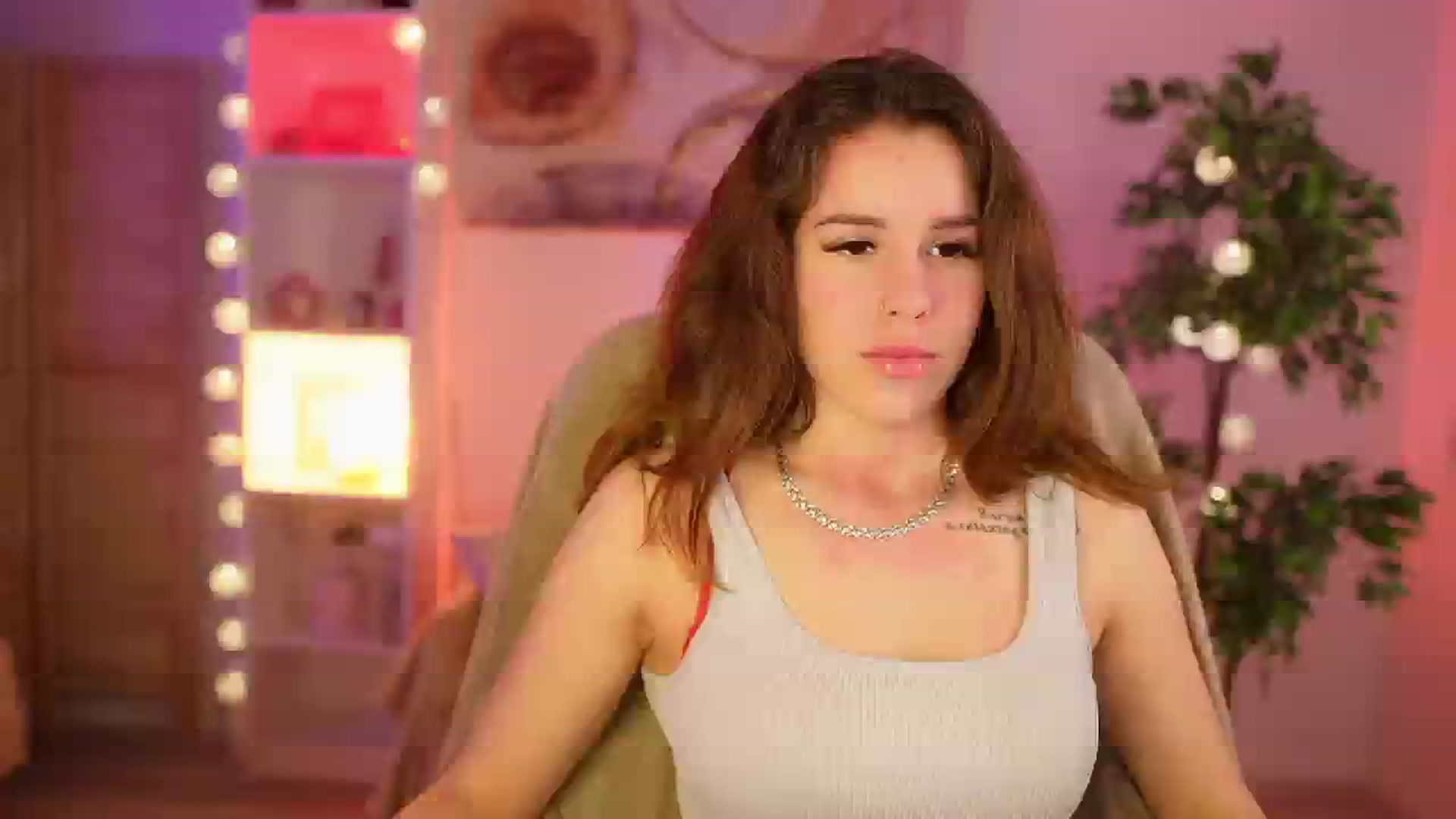 Gallery image thumbnail from Alyssa_Hall's myfreecams stream on, 03/25/2025, 18:42 image 3 of 20