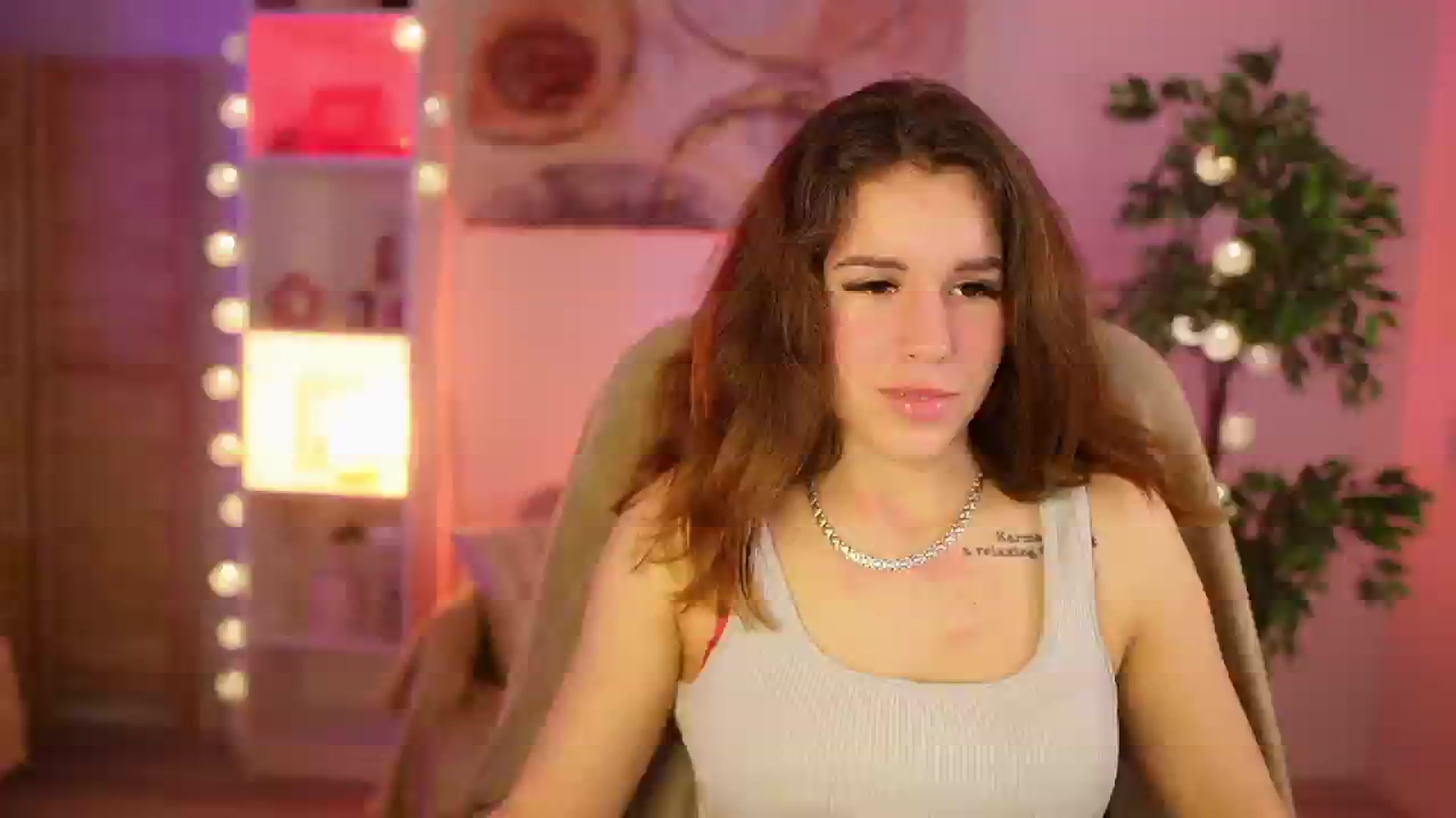 Gallery image thumbnail from Alyssa_Hall's myfreecams stream on, 03/25/2025, 18:42 image 14 of 20
