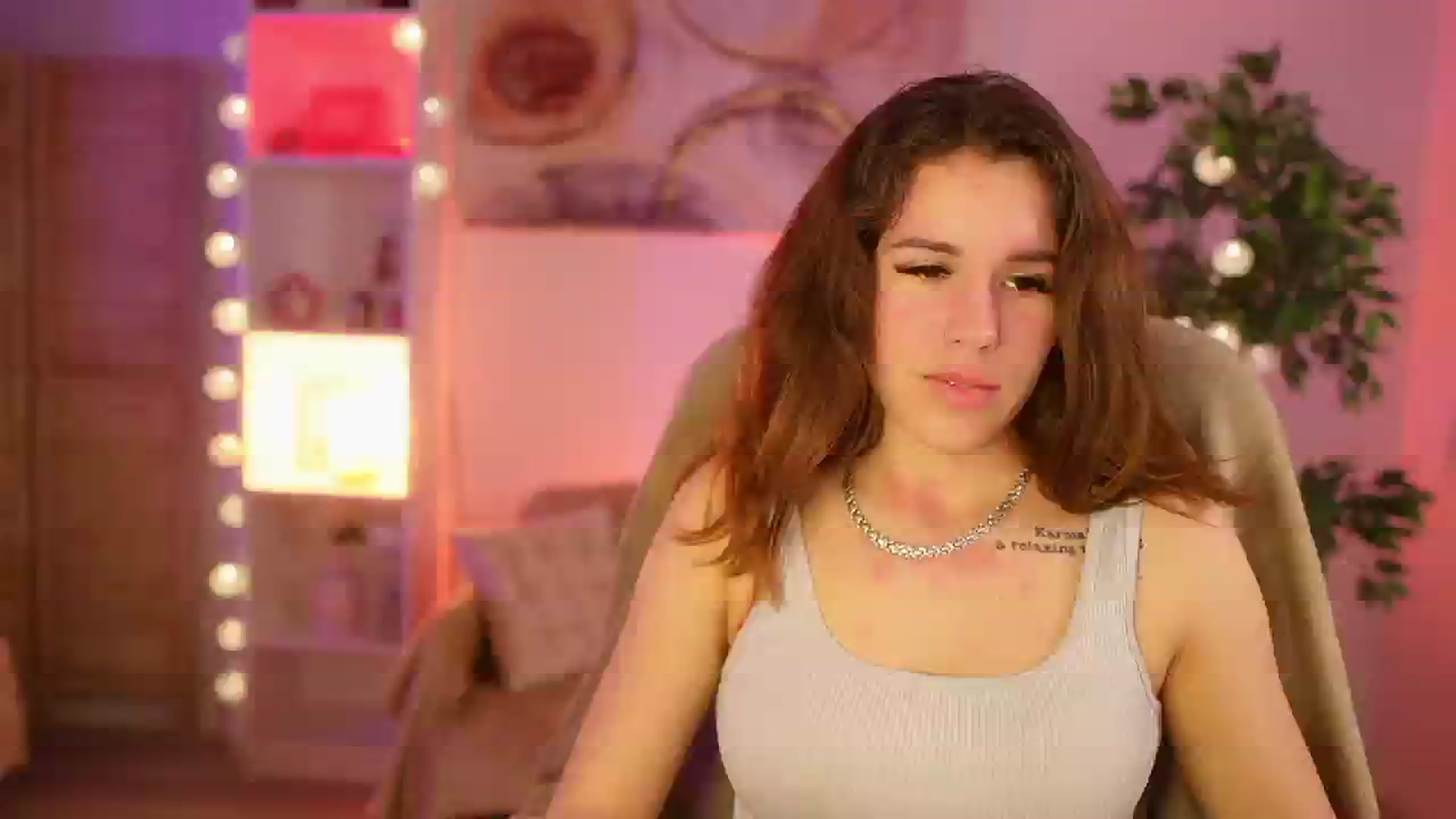 Gallery image thumbnail from Alyssa_Hall's myfreecams stream on, 03/25/2025, 18:42 image 6 of 20