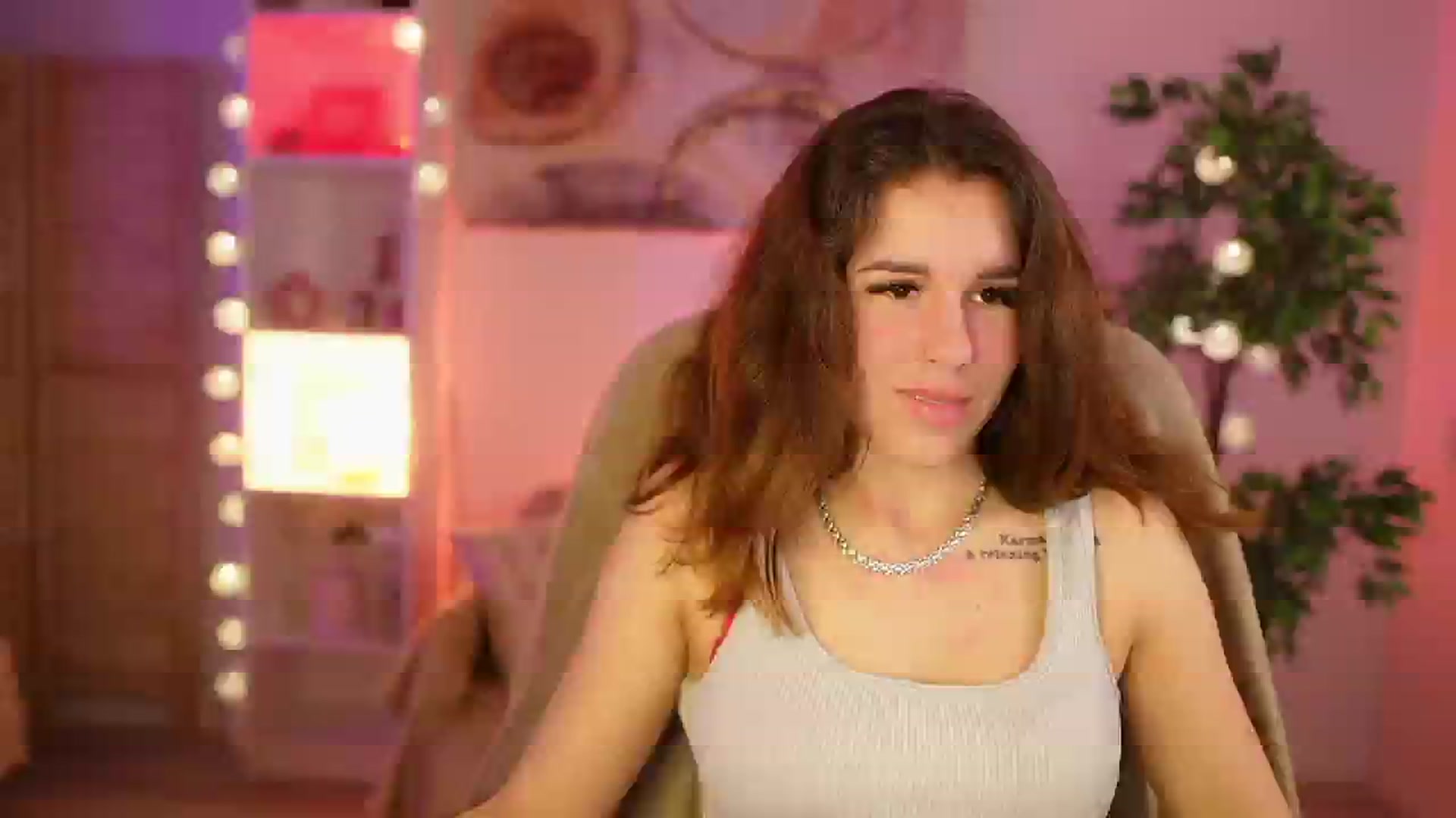 Gallery image thumbnail from Alyssa_Hall's myfreecams stream on, 03/25/2025, 18:42 image 15 of 20