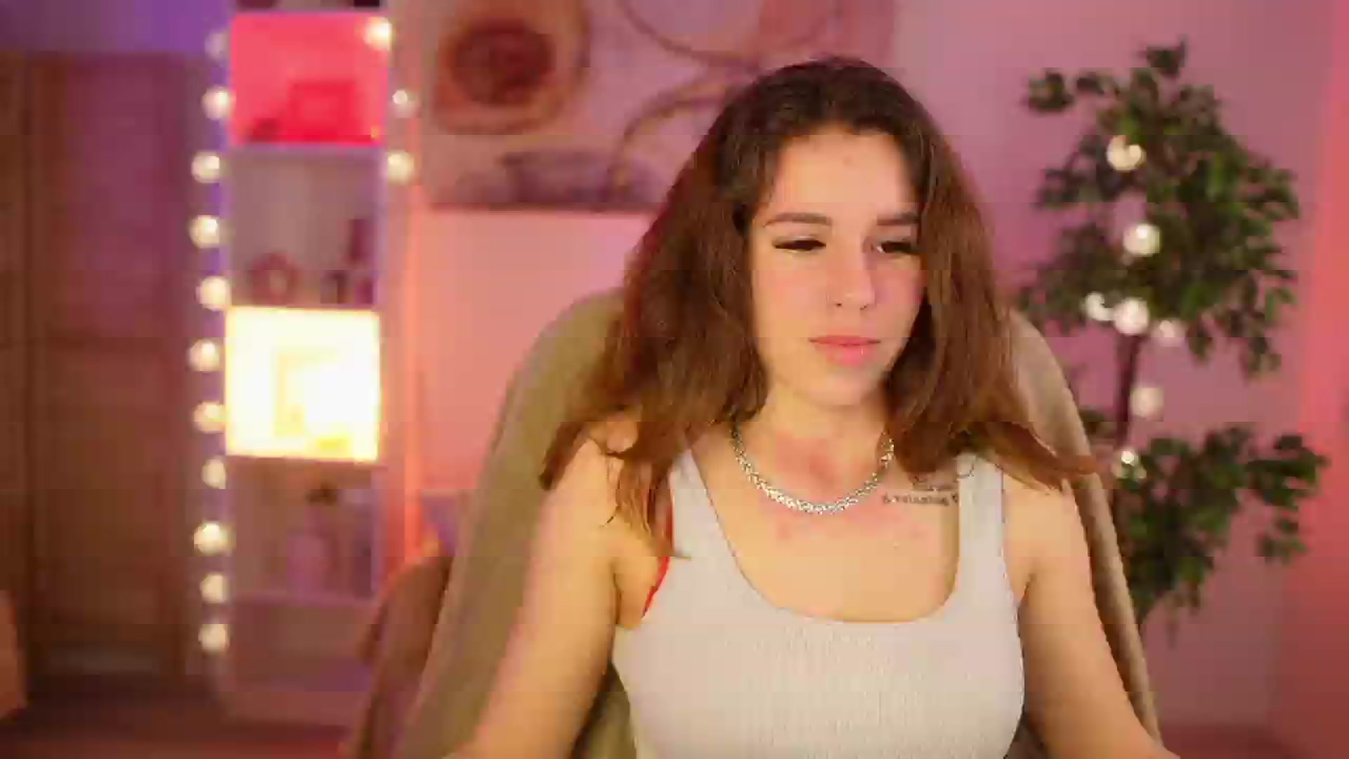 Gallery image thumbnail from Alyssa_Hall's myfreecams stream on, 03/25/2025, 18:42 image 4 of 20