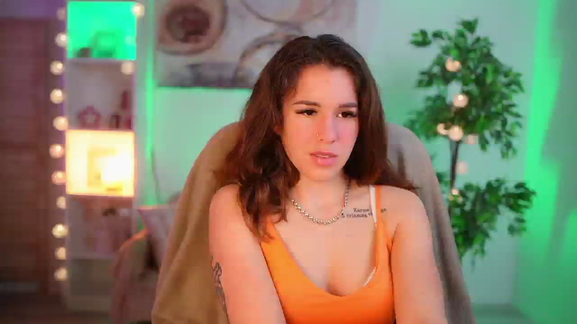 Gallery image thumbnail from Alyssa_Hall's myfreecams stream on, 03/26/2025, 18:32 image 4 of 20