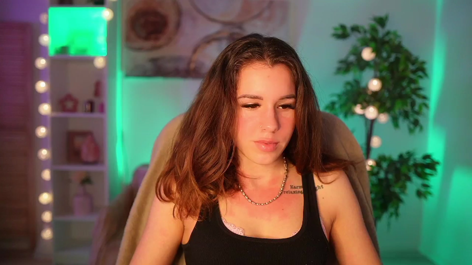 Gallery image thumbnail from Alyssa_Hall's myfreecams stream on, 03/28/2025, 15:59 image 9 of 20