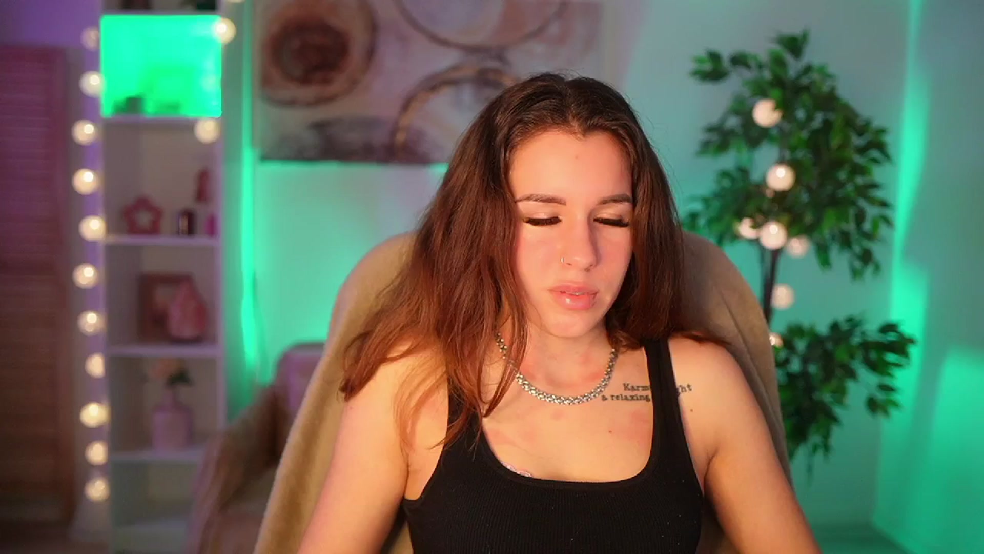 Gallery image thumbnail from Alyssa_Hall's myfreecams stream on, 03/28/2025, 15:59 image 4 of 20