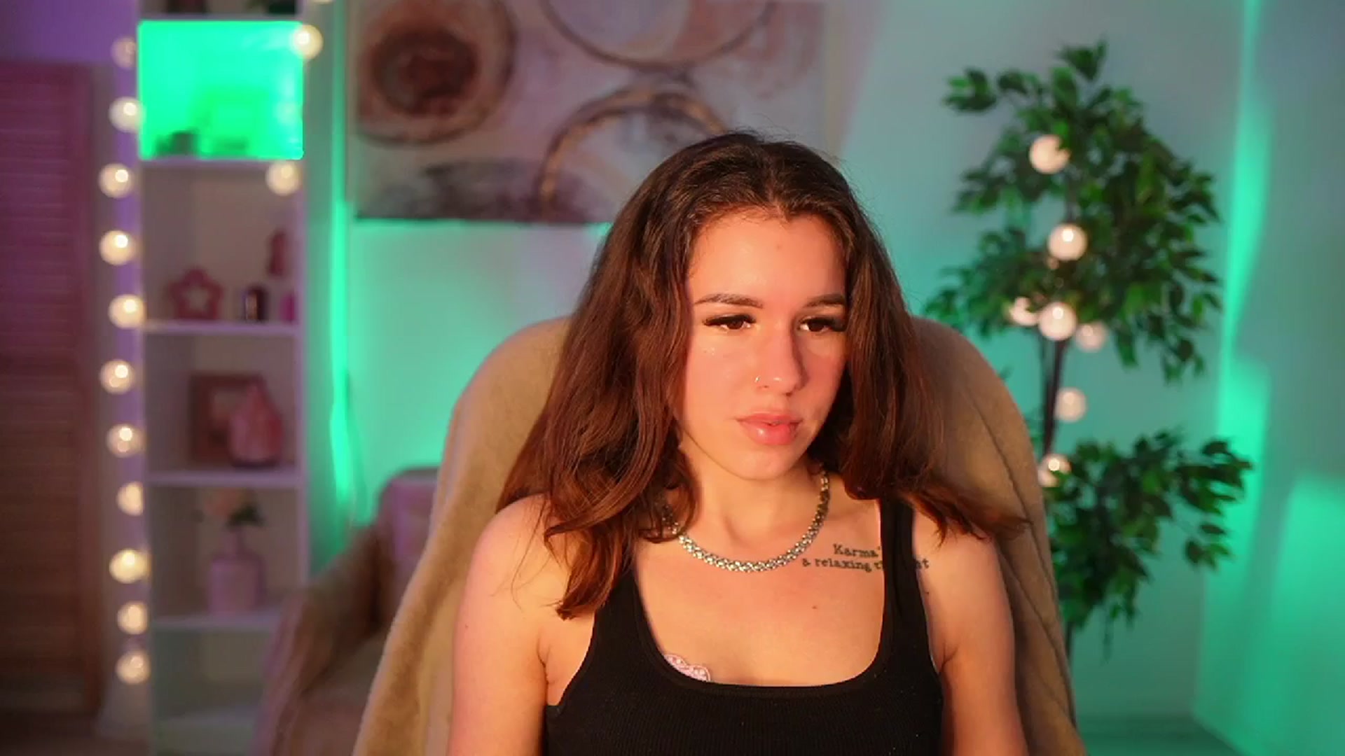 Gallery image thumbnail from Alyssa_Hall's myfreecams stream on, 03/28/2025, 15:59 image 14 of 20