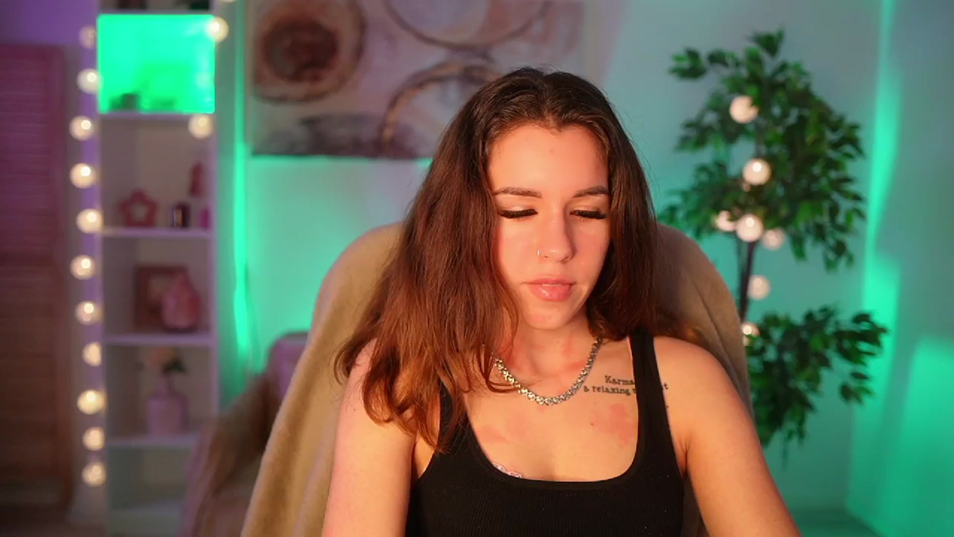 Gallery image thumbnail from Alyssa_Hall's myfreecams stream on, 03/28/2025, 15:59 image 3 of 20