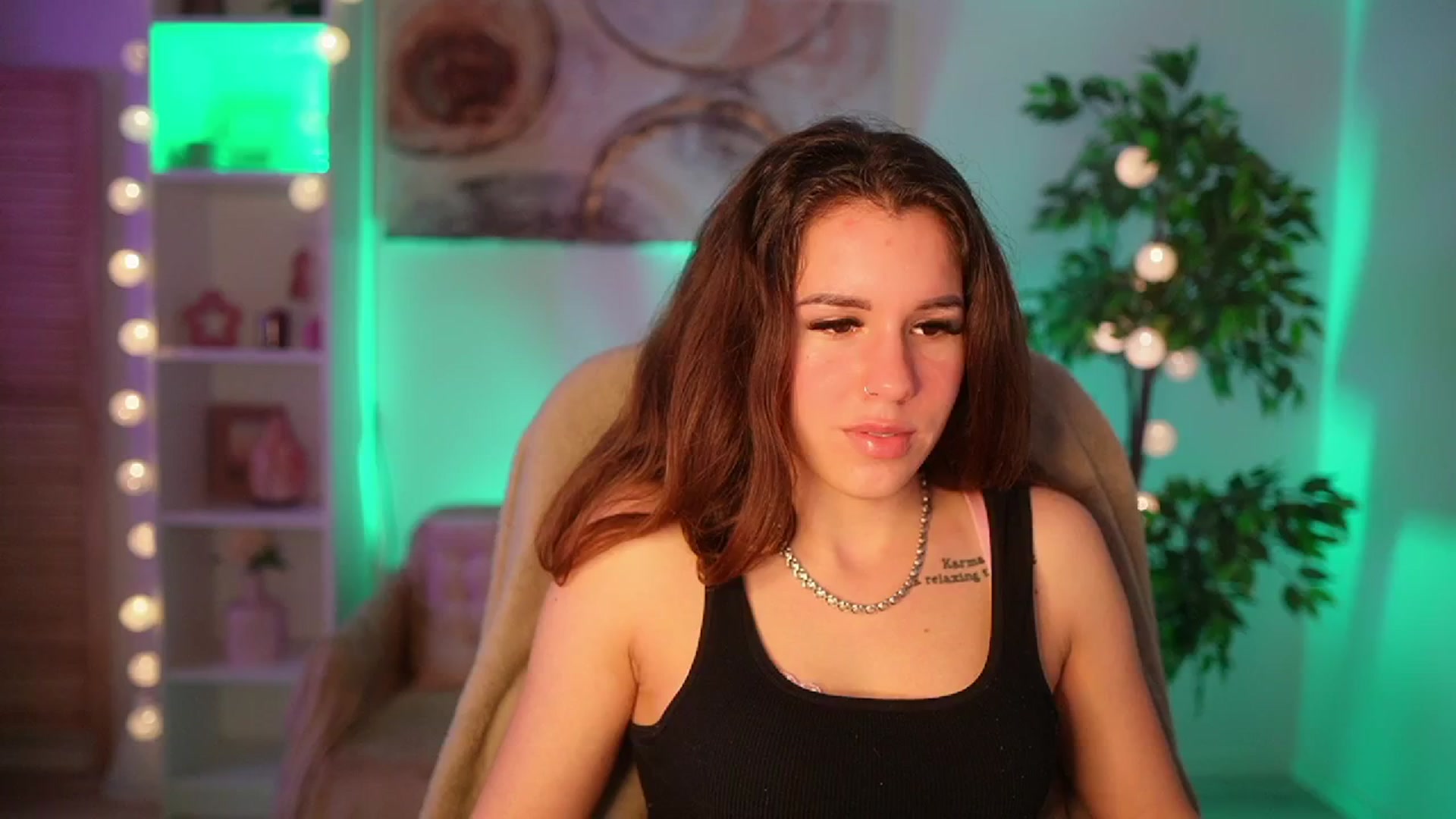 Gallery image thumbnail from Alyssa_Hall's myfreecams stream on, 03/28/2025, 15:59 image 18 of 20