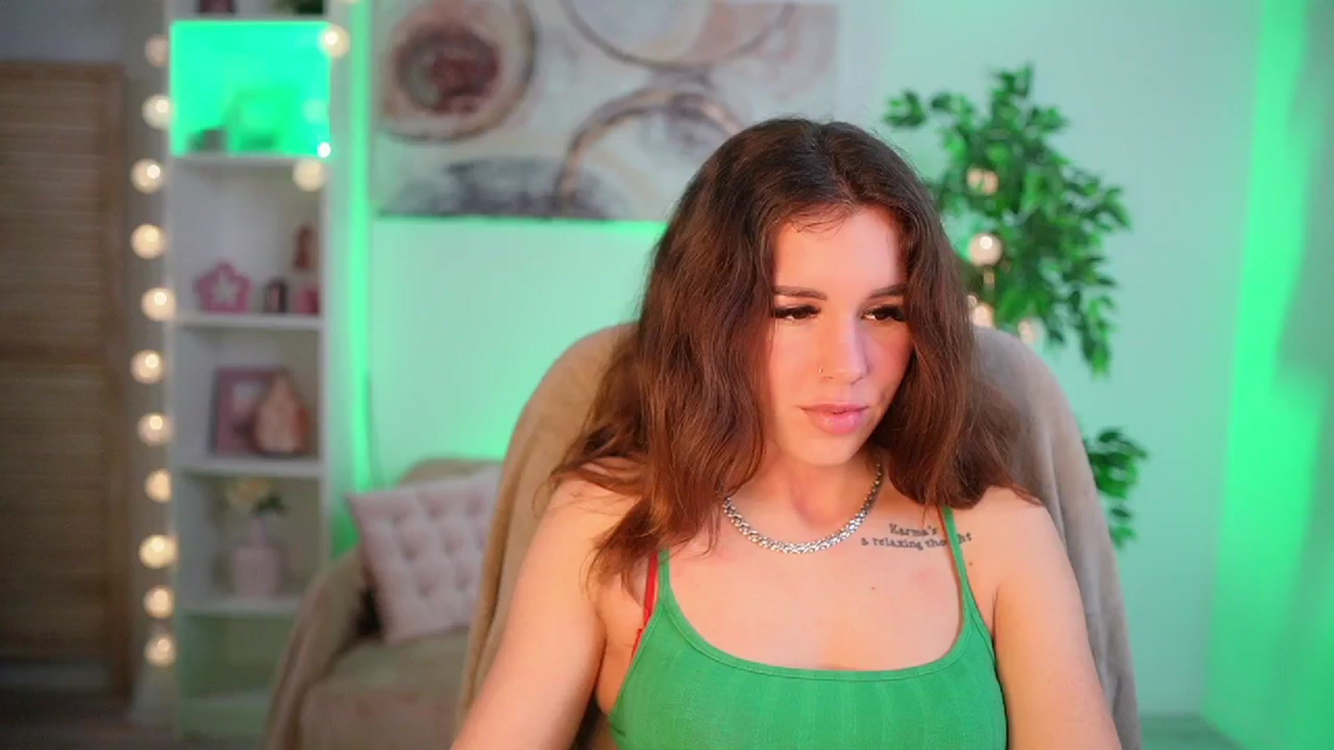 Gallery image thumbnail from Alyssa_Hall's myfreecams stream on, 03/31/2025, 14:49 image 17 of 20