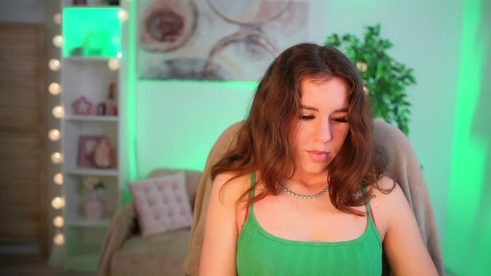 Gallery image thumbnail from Alyssa_Hall's myfreecams stream on, 03/31/2025, 14:49 image 15 of 20