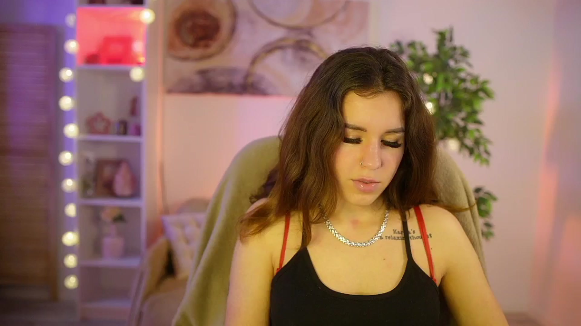 Gallery image thumbnail from Alyssa_Hall's myfreecams stream on, 04/01/2025, 14:01 image 6 of 20