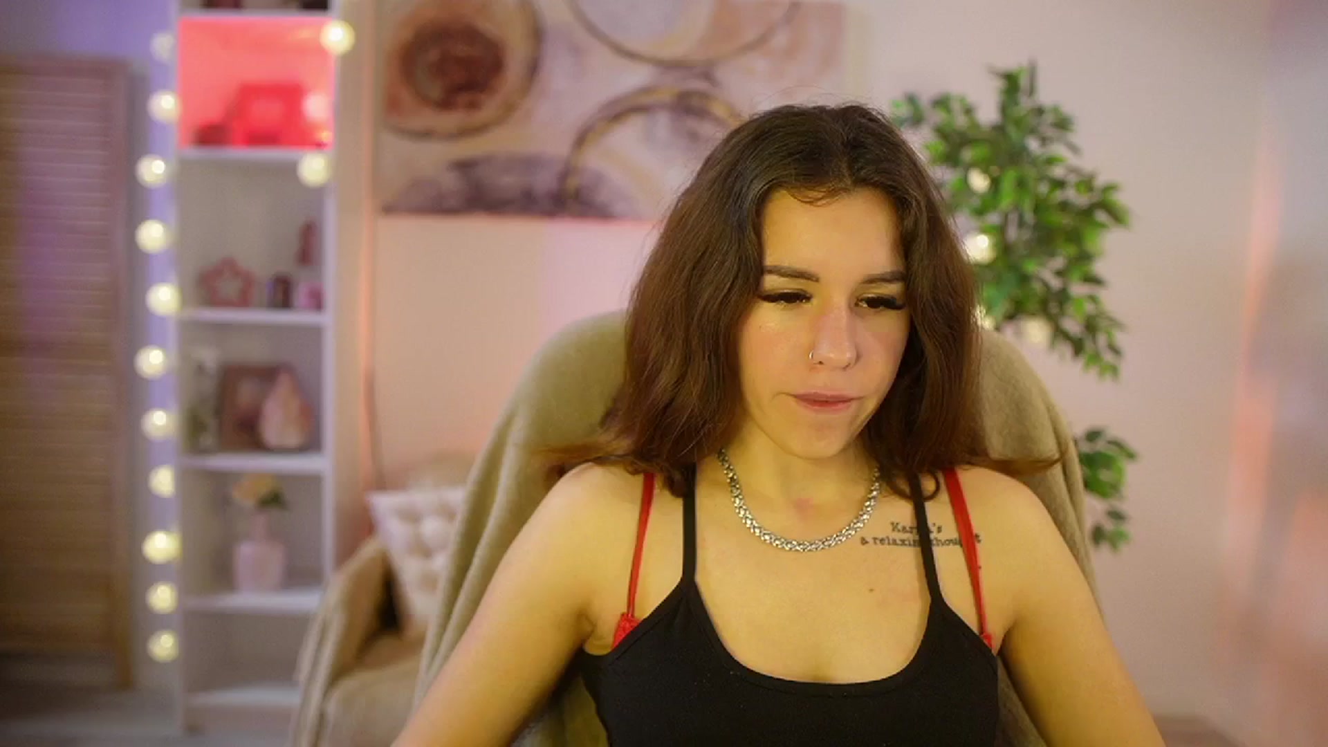 Gallery image thumbnail from Alyssa_Hall's myfreecams stream on, 04/01/2025, 14:01 image 9 of 20
