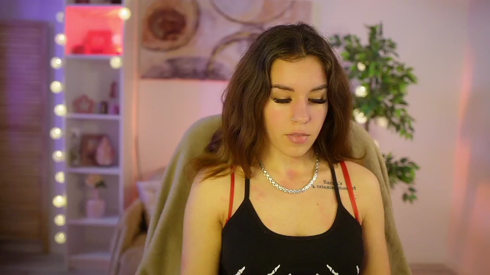 Gallery image thumbnail from Alyssa_Hall's myfreecams stream on, 04/01/2025, 14:01 image 2 of 20