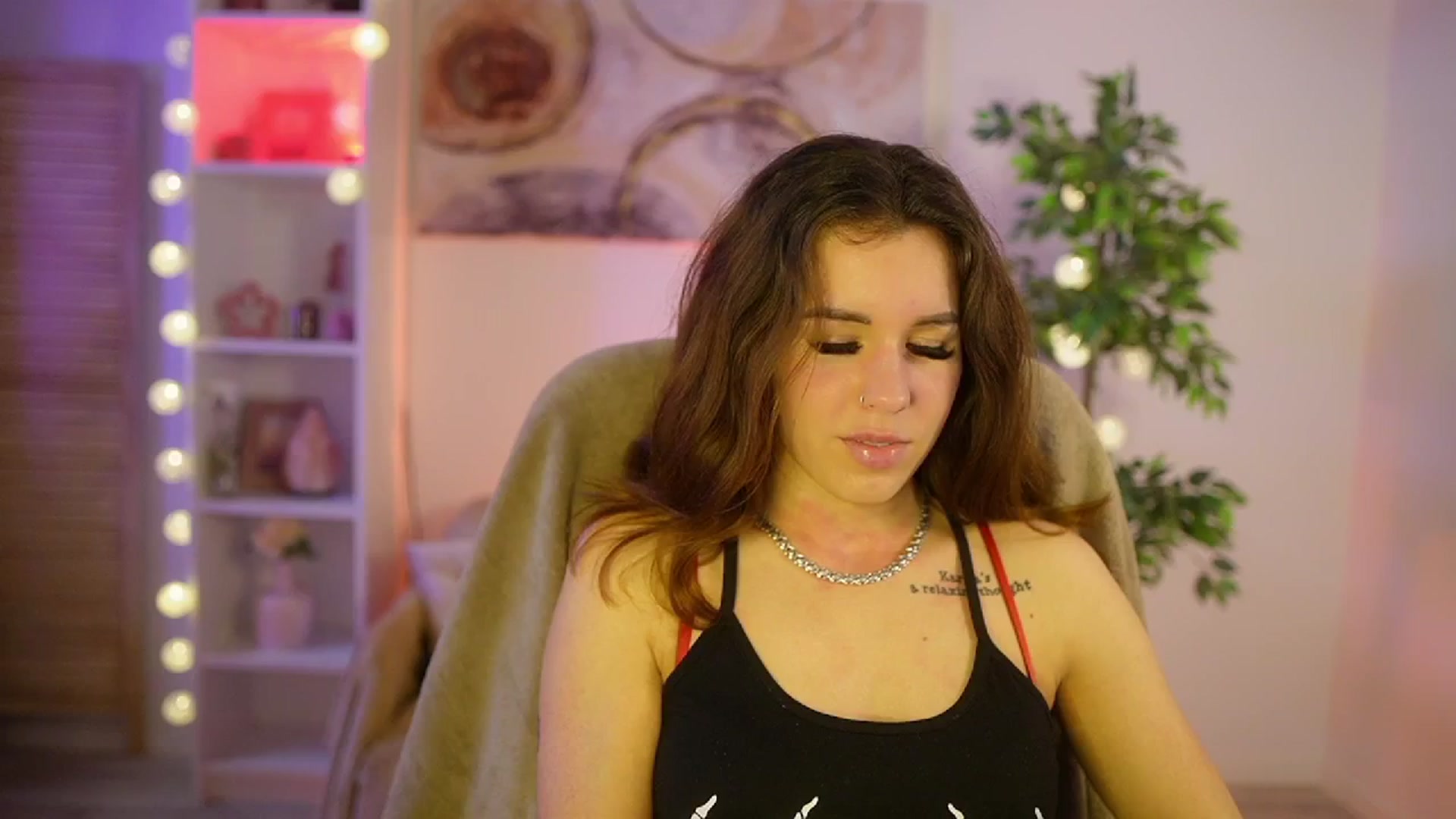 Gallery image thumbnail from Alyssa_Hall's myfreecams stream on, 04/01/2025, 15:00 image 13 of 20