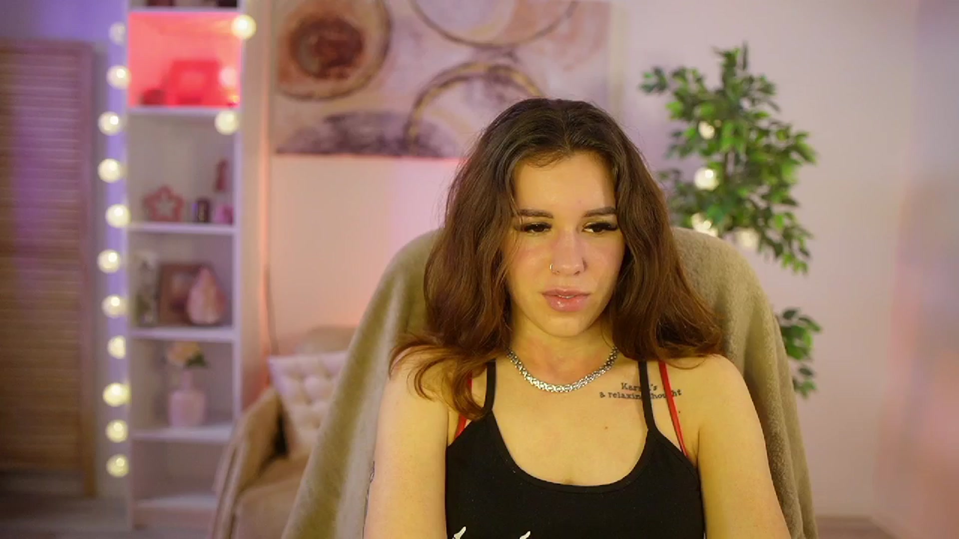 Gallery image thumbnail from Alyssa_Hall's myfreecams stream on, 04/01/2025, 15:00 image 15 of 20