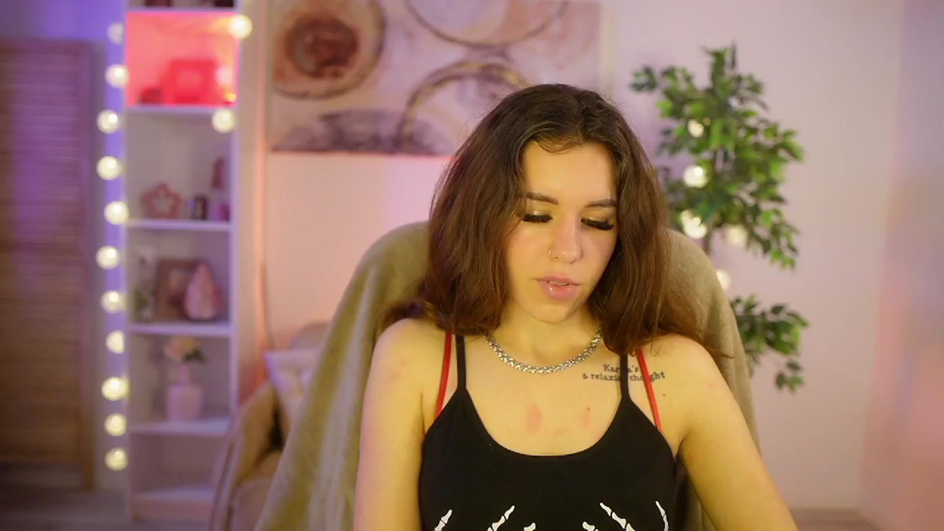 Gallery image thumbnail from Alyssa_Hall's myfreecams stream on, 04/01/2025, 15:00 image 3 of 20