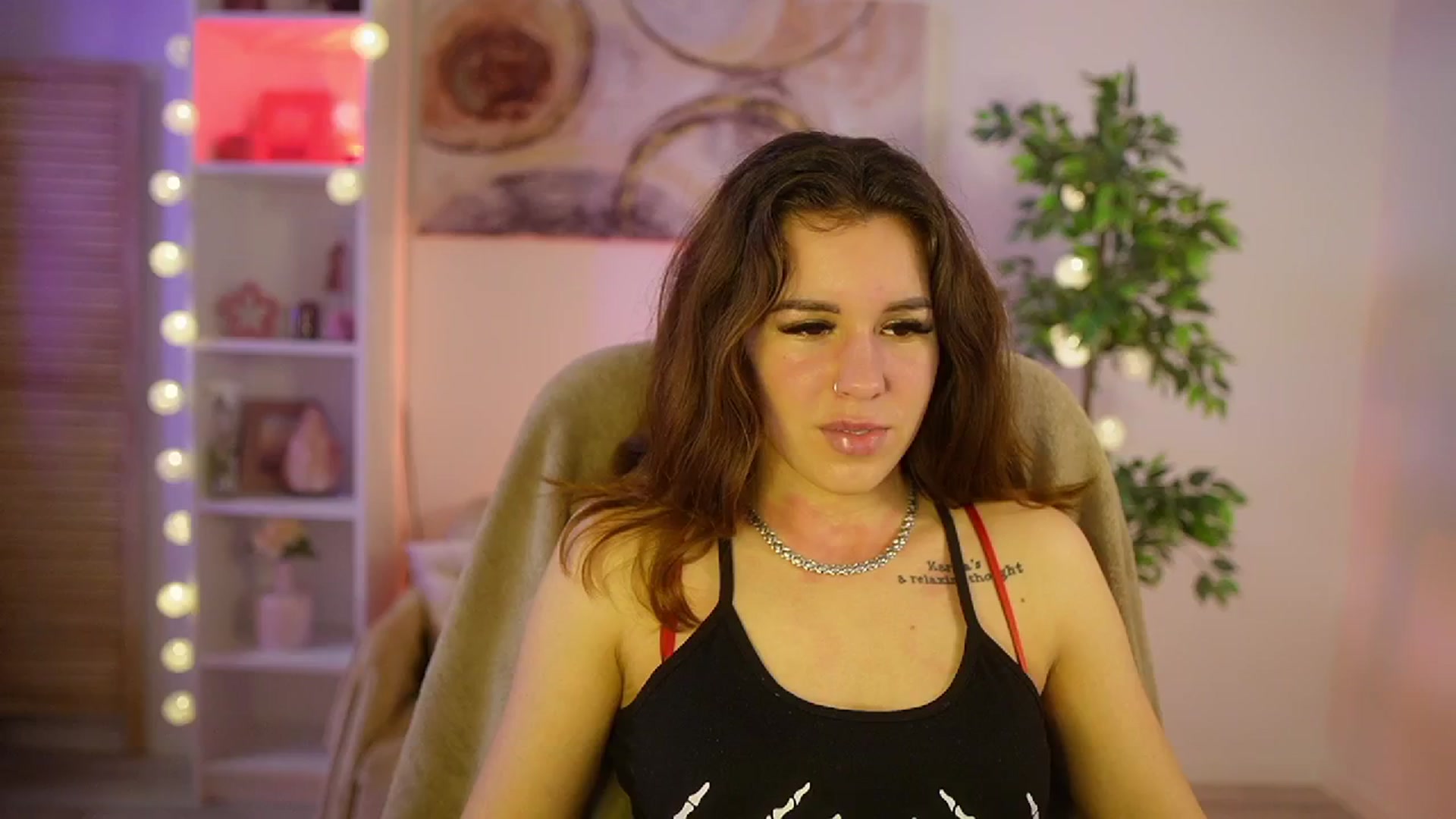 Gallery image thumbnail from Alyssa_Hall's myfreecams stream on, 04/01/2025, 15:00 image 12 of 20