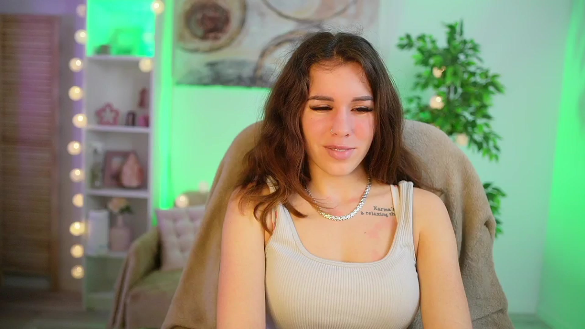 Gallery image thumbnail from Alyssa_Hall's myfreecams stream on, 04/02/2025, 13:11 image 12 of 20