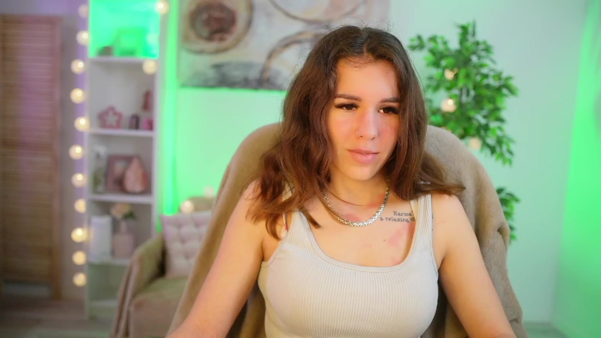 Gallery image thumbnail from Alyssa_Hall's myfreecams stream on, 04/02/2025, 13:11 image 2 of 20