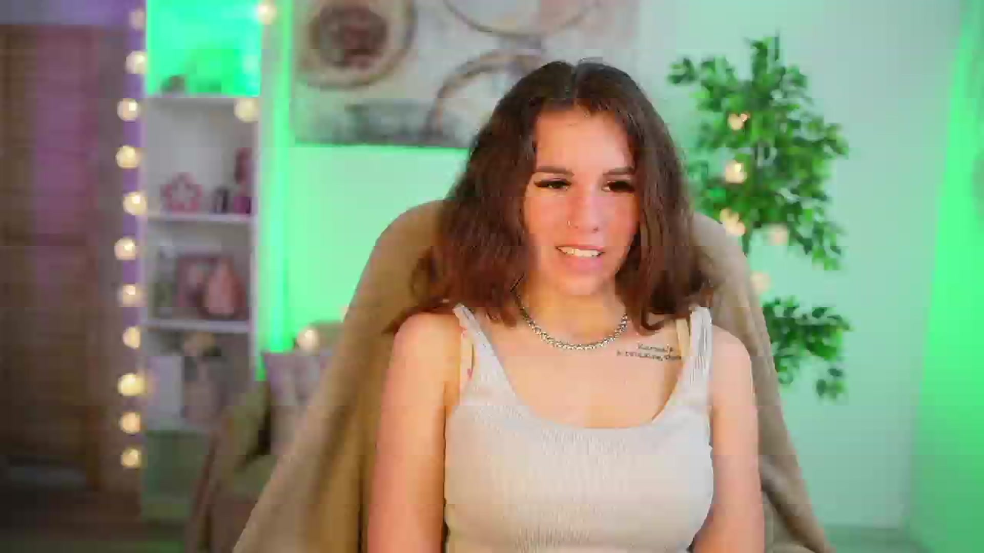 Gallery image thumbnail from Alyssa_Hall's myfreecams stream on, 04/02/2025, 17:32 image 15 of 20